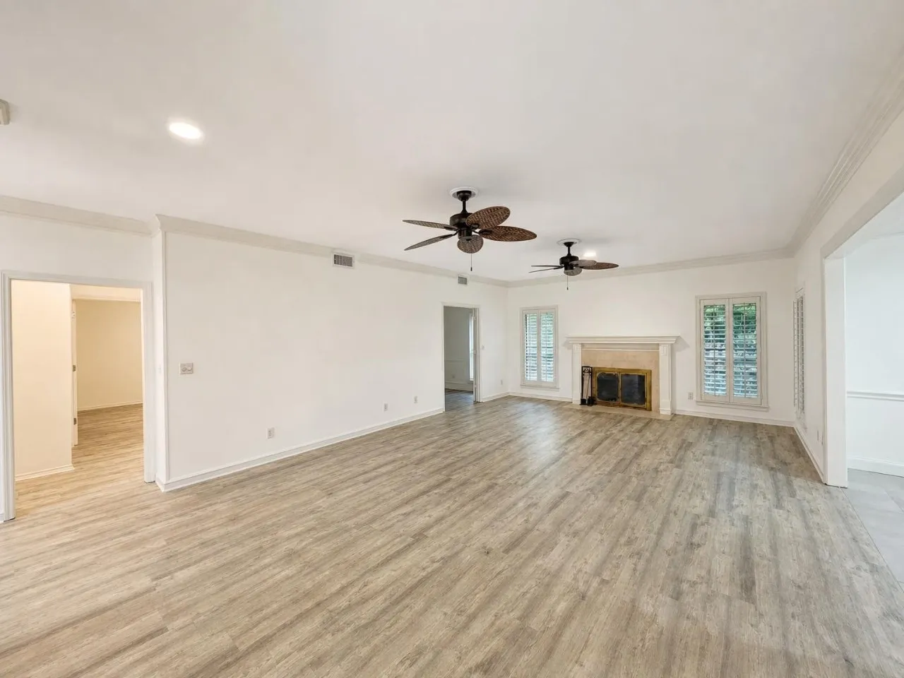Single Family Residence For Rent in Tarrant County , 70 Legend Road, Benbrook, Texas 76132, 4 Bedroom, 3 Bathroom, 2 Garage spaces, 2,772 Sqft, built in 1985, mls#21407047, Real Estate Agent in Benbrook, Homes For Rent in Tarrant county, Homes For Rent in Benbrook, Realtor in Benbrook Texas, Real Estate Brokerage Independent Realty Texas, Luminita Cordes Realtor