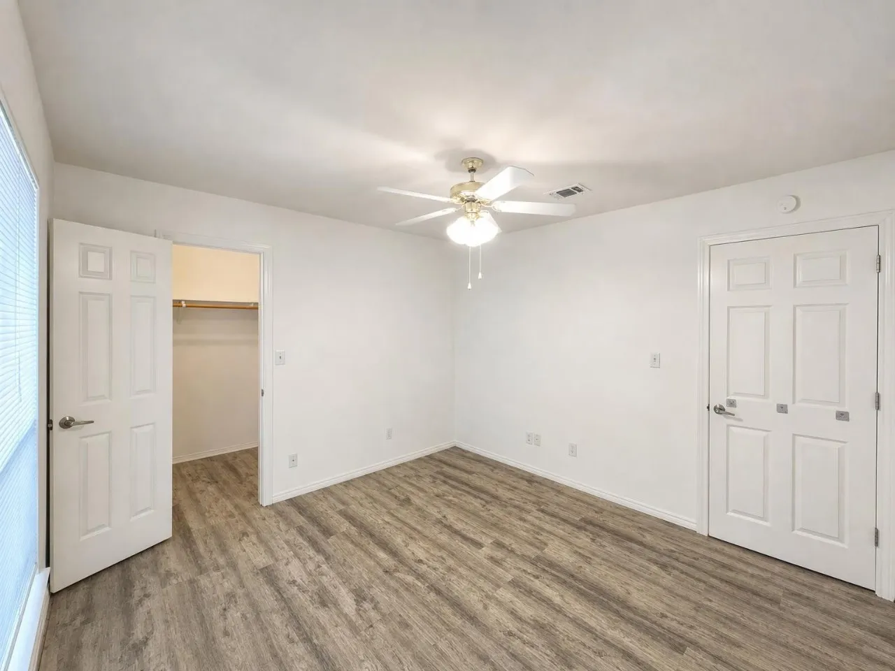 Single Family Residence For Rent in Tarrant County , 70 Legend Road, Benbrook, Texas 76132, 4 Bedroom, 3 Bathroom, 2 Garage spaces, 2,772 Sqft, built in 1985, mls#21407047, Real Estate Agent in Benbrook, Homes For Rent in Tarrant county, Homes For Rent in Benbrook, Realtor in Benbrook Texas, Real Estate Brokerage Independent Realty Texas, Luminita Cordes Realtor