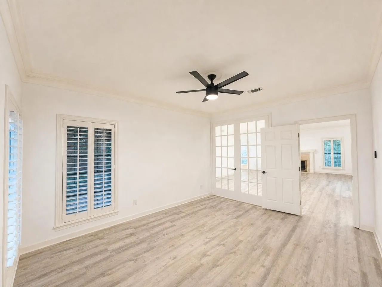 Single Family Residence For Rent in Tarrant County , 70 Legend Road, Benbrook, Texas 76132, 4 Bedroom, 3 Bathroom, 2 Garage spaces, 2,772 Sqft, built in 1985, mls#21407047, Real Estate Agent in Benbrook, Homes For Rent in Tarrant county, Homes For Rent in Benbrook, Realtor in Benbrook Texas, Real Estate Brokerage Independent Realty Texas, Luminita Cordes Realtor
