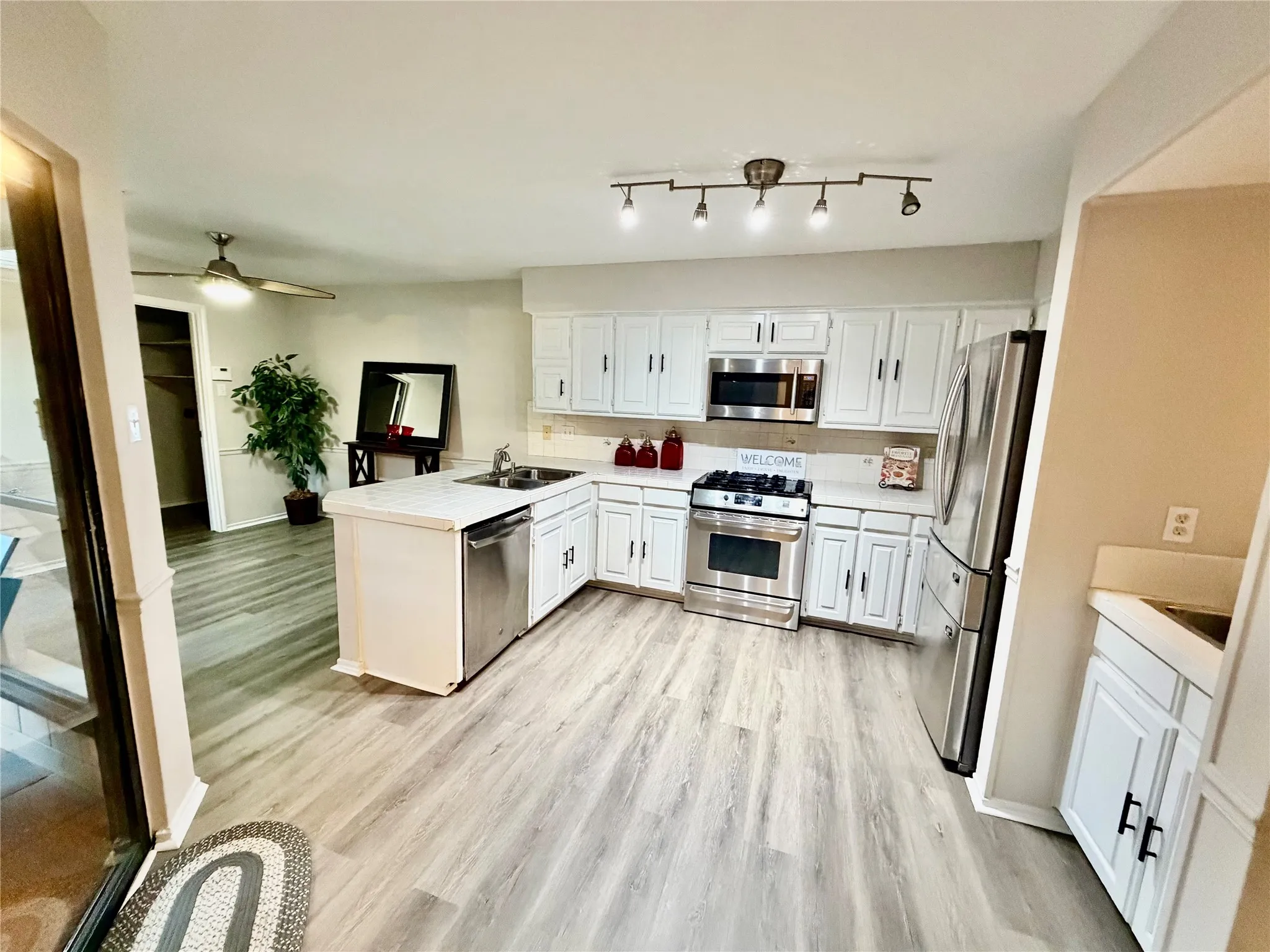 Single Family Residence For Sale in Denton County , 2712 Dali Drive, Dallas, Texas 75287, 3 Bedroom, 2 Bathroom, 2 Garage spaces, 1,557 Sqft, built in 1984, mls#21406434, Real Estate Agent in Dallas, Homes For Sale in Denton county, Homes For Sale in Dallas, Realtor in Dallas Texas, Real Estate Brokerage Independent Realty Texas, Luminita Cordes Realtor