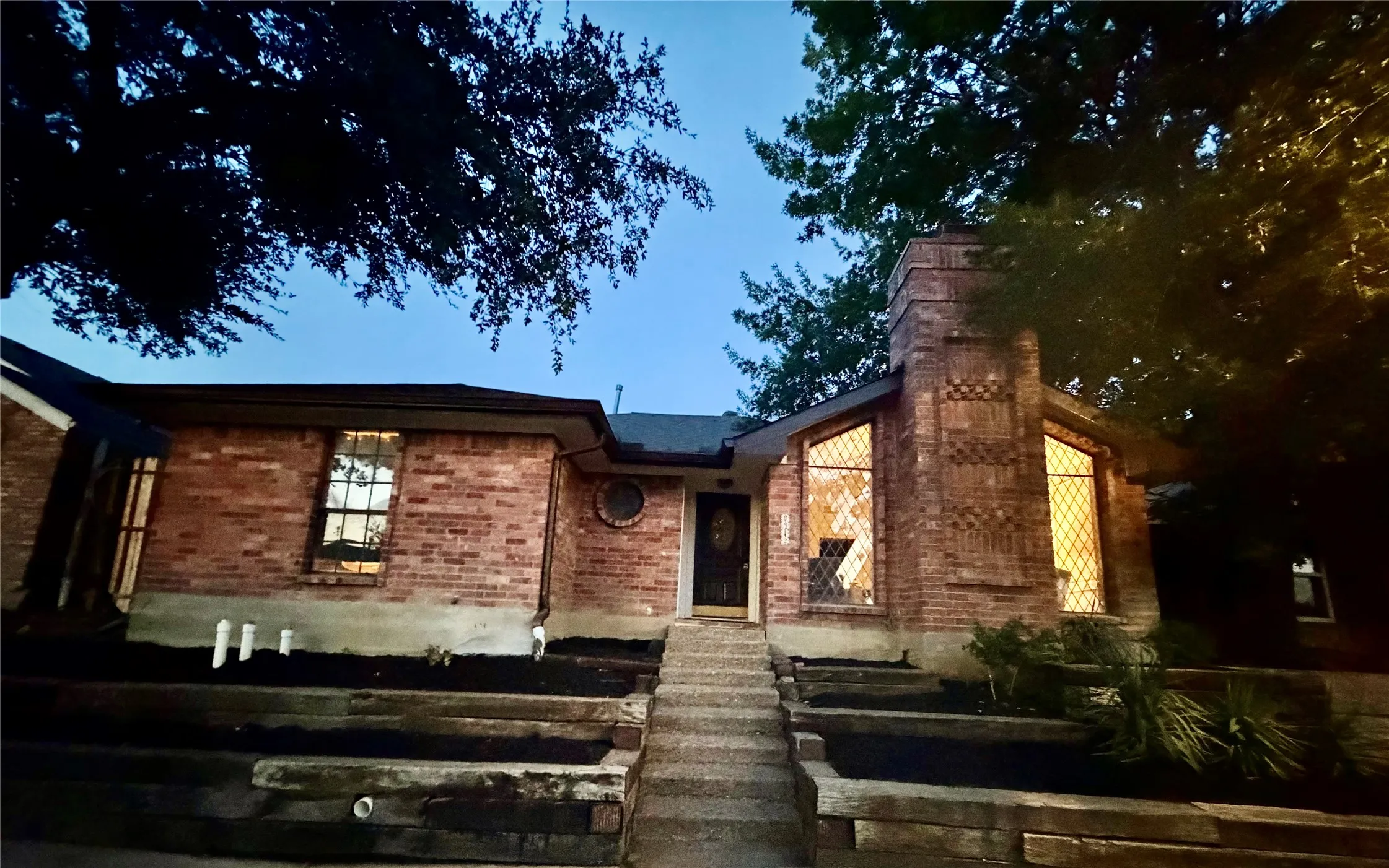 Single Family Residence For Sale in Denton County , 2712 Dali Drive, Dallas, Texas 75287, 3 Bedroom, 2 Bathroom, 2 Garage spaces, 1,557 Sqft, built in 1984, mls#21406434, Real Estate Agent in Dallas, Homes For Sale in Denton county, Homes For Sale in Dallas, Realtor in Dallas Texas, Real Estate Brokerage Independent Realty Texas, Luminita Cordes Realtor