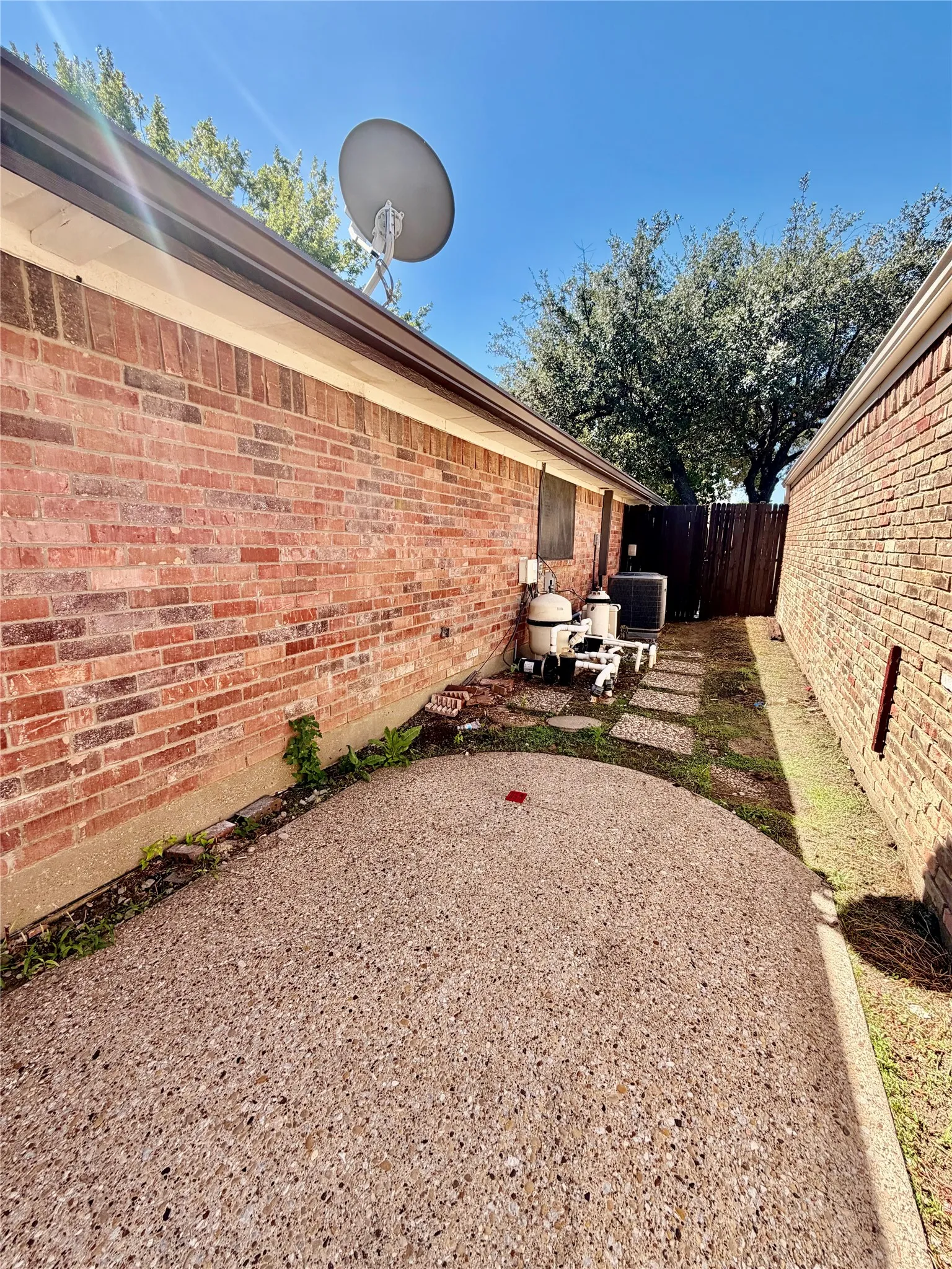 Single Family Residence For Sale in Denton County , 2712 Dali Drive, Dallas, Texas 75287, 3 Bedroom, 2 Bathroom, 2 Garage spaces, 1,557 Sqft, built in 1984, mls#21406434, Real Estate Agent in Dallas, Homes For Sale in Denton county, Homes For Sale in Dallas, Realtor in Dallas Texas, Real Estate Brokerage Independent Realty Texas, Luminita Cordes Realtor