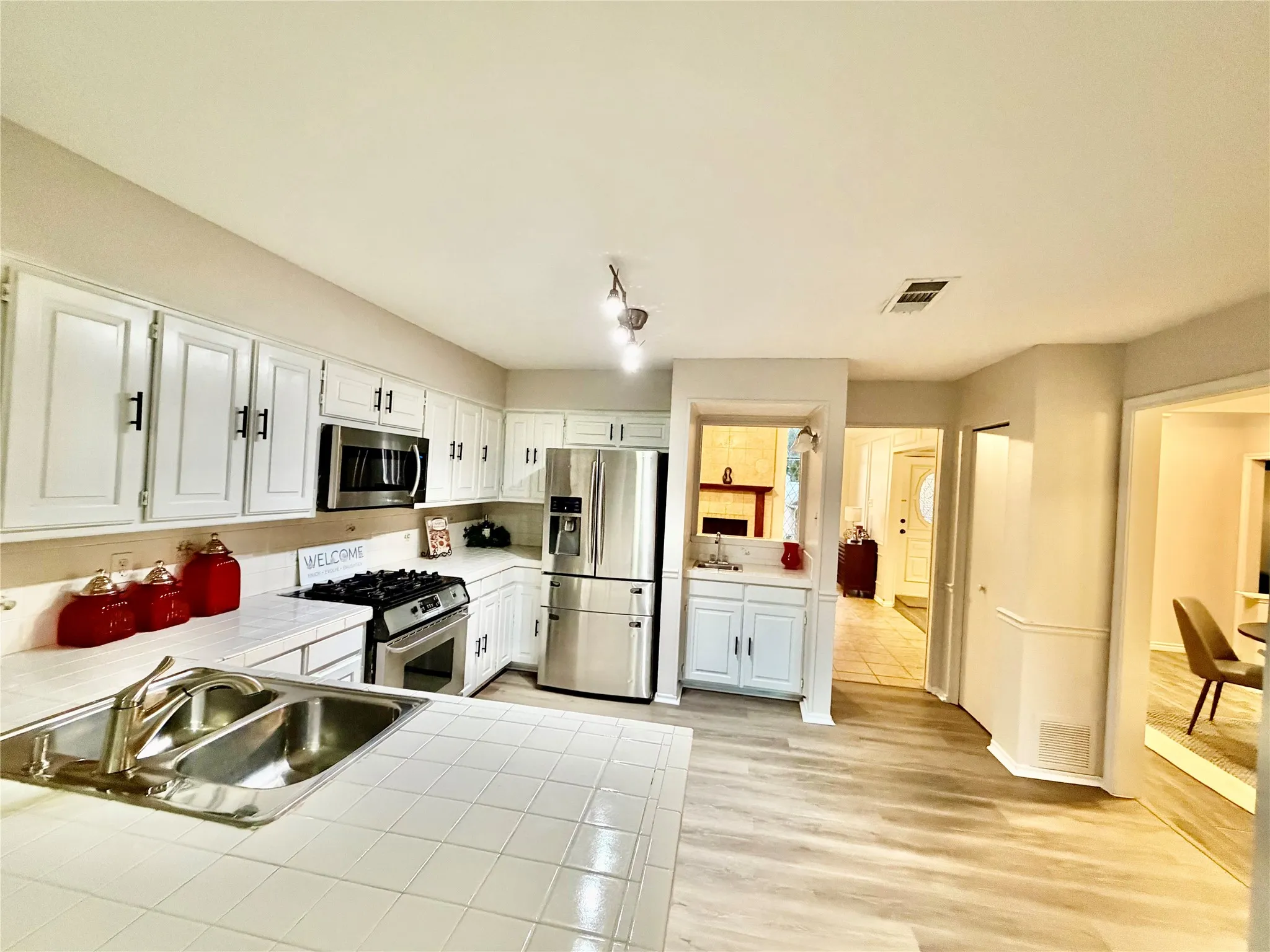 Single Family Residence For Sale in Denton County , 2712 Dali Drive, Dallas, Texas 75287, 3 Bedroom, 2 Bathroom, 2 Garage spaces, 1,557 Sqft, built in 1984, mls#21406434, Real Estate Agent in Dallas, Homes For Sale in Denton county, Homes For Sale in Dallas, Realtor in Dallas Texas, Real Estate Brokerage Independent Realty Texas, Luminita Cordes Realtor