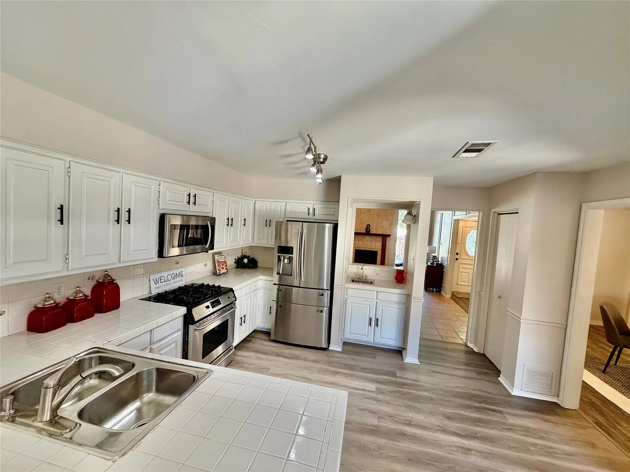 Single Family Residence For Sale in Denton County , 2712 Dali Drive, Dallas, Texas 75287, 3 Bedroom, 2 Bathroom, 2 Garage spaces, 1,557 Sqft, built in 1984, mls#21406434, Real Estate Agent in Dallas, Homes For Sale in Denton county, Homes For Sale in Dallas, Realtor in Dallas Texas, Real Estate Brokerage Independent Realty Texas, Luminita Cordes Realtor