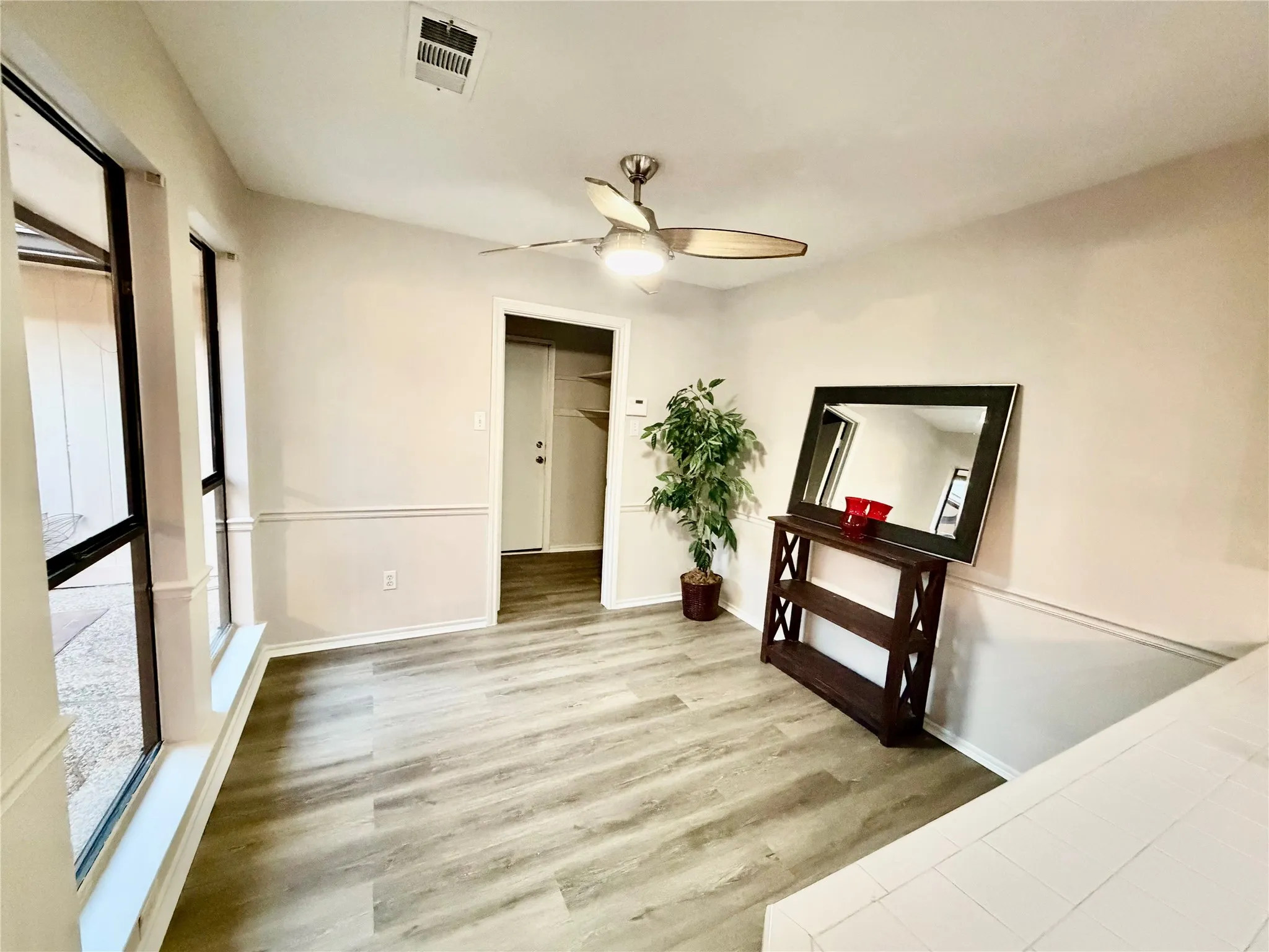 Single Family Residence For Sale in Denton County , 2712 Dali Drive, Dallas, Texas 75287, 3 Bedroom, 2 Bathroom, 2 Garage spaces, 1,557 Sqft, built in 1984, mls#21406434, Real Estate Agent in Dallas, Homes For Sale in Denton county, Homes For Sale in Dallas, Realtor in Dallas Texas, Real Estate Brokerage Independent Realty Texas, Luminita Cordes Realtor