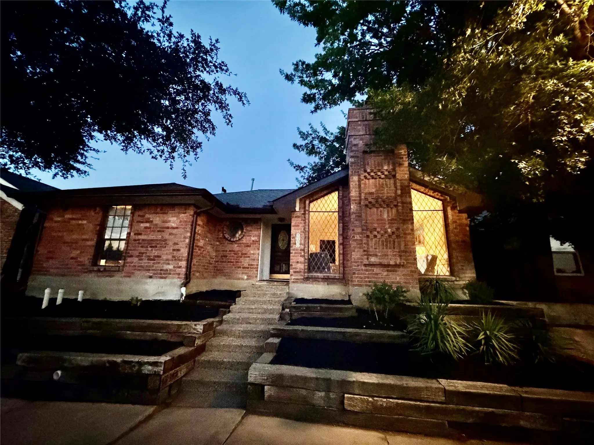Single Family Residence For Sale in Denton County , 2712 Dali Drive, Dallas, Texas 75287, 3 Bedroom, 2 Bathroom, 2 Garage spaces, 1,557 Sqft, built in 1984, mls#21406434, Real Estate Agent in Dallas, Homes For Sale in Denton county, Homes For Sale in Dallas, Realtor in Dallas Texas, Real Estate Brokerage Independent Realty Texas, Luminita Cordes Realtor