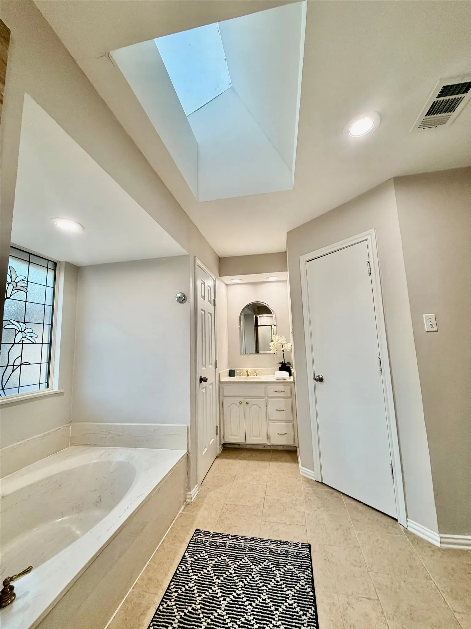 Single Family Residence For Sale in Denton County , 2712 Dali Drive, Dallas, Texas 75287, 3 Bedroom, 2 Bathroom, 2 Garage spaces, 1,557 Sqft, built in 1984, mls#21406434, Real Estate Agent in Dallas, Homes For Sale in Denton county, Homes For Sale in Dallas, Realtor in Dallas Texas, Real Estate Brokerage Independent Realty Texas, Luminita Cordes Realtor