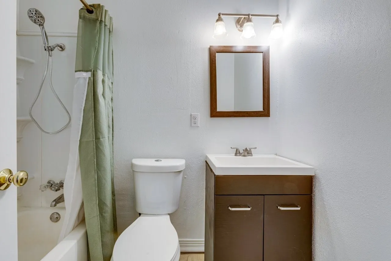 Single Family Residence For Sale in Dallas County , 226 Springbranch Drive, Garland, Texas 75043, 3 Bedroom, 2 Bathroom, 2 Garage spaces, 1,271 Sqft, built in 1971, mls#21404410, Real Estate Agent in Garland, Homes For Sale in Dallas county, Homes For Sale in Garland, Realtor in Garland Texas, Real Estate Brokerage Independent Realty Texas, Luminita Cordes Realtor