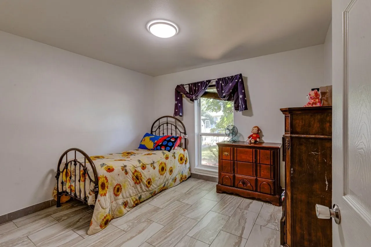 Single Family Residence For Sale in Dallas County , 226 Springbranch Drive, Garland, Texas 75043, 3 Bedroom, 2 Bathroom, 2 Garage spaces, 1,271 Sqft, built in 1971, mls#21404410, Real Estate Agent in Garland, Homes For Sale in Dallas county, Homes For Sale in Garland, Realtor in Garland Texas, Real Estate Brokerage Independent Realty Texas, Luminita Cordes Realtor