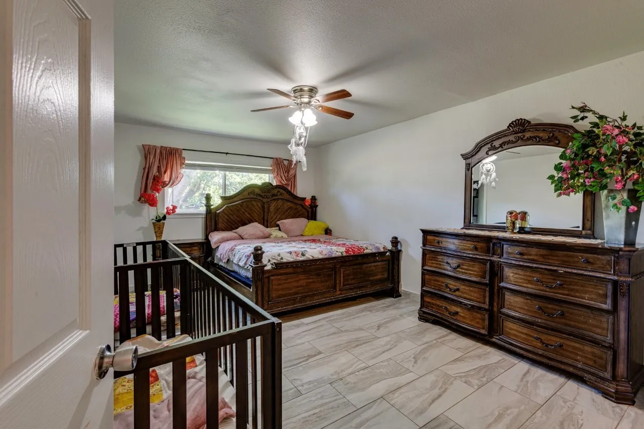 Single Family Residence For Sale in Dallas County , 226 Springbranch Drive, Garland, Texas 75043, 3 Bedroom, 2 Bathroom, 2 Garage spaces, 1,271 Sqft, built in 1971, mls#21404410, Real Estate Agent in Garland, Homes For Sale in Dallas county, Homes For Sale in Garland, Realtor in Garland Texas, Real Estate Brokerage Independent Realty Texas, Luminita Cordes Realtor