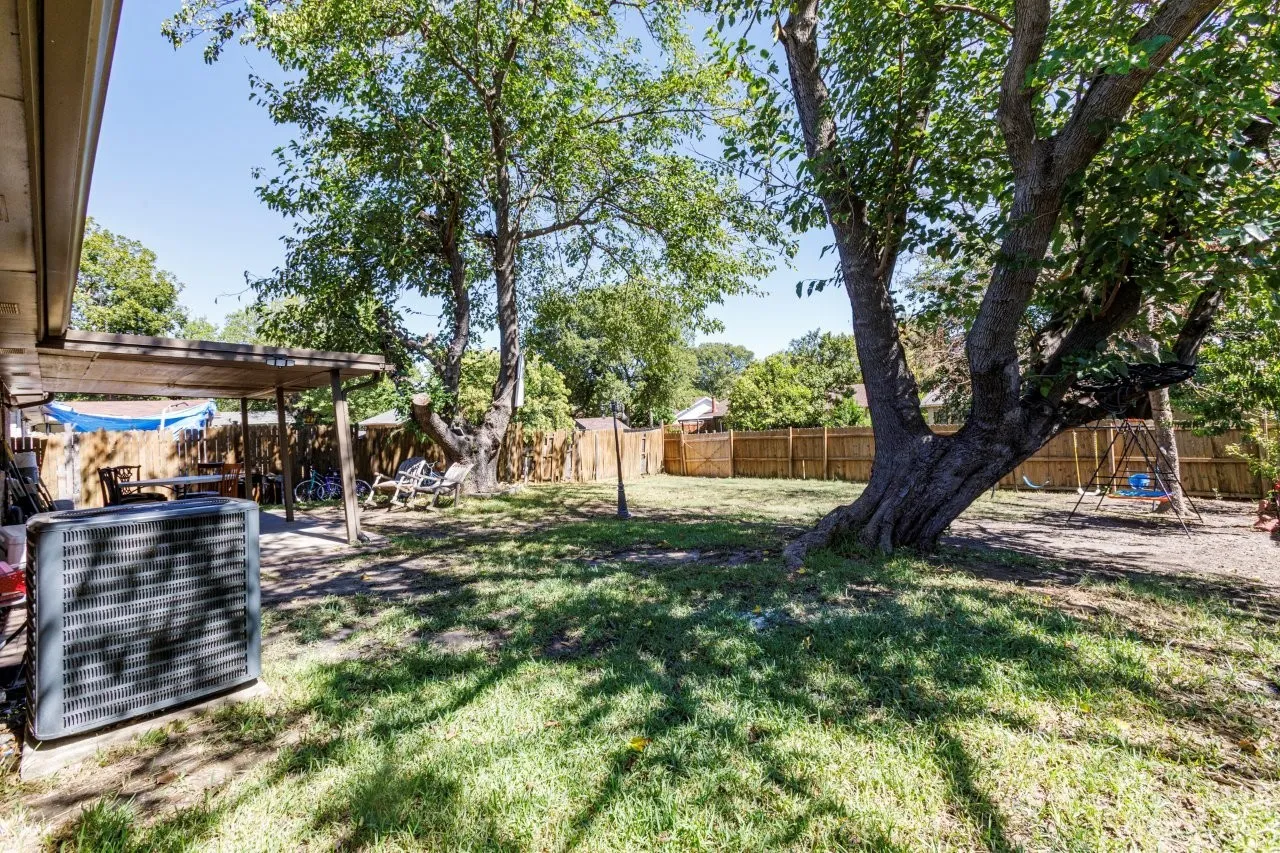 Single Family Residence For Sale in Dallas County , 226 Springbranch Drive, Garland, Texas 75043, 3 Bedroom, 2 Bathroom, 2 Garage spaces, 1,271 Sqft, built in 1971, mls#21404410, Real Estate Agent in Garland, Homes For Sale in Dallas county, Homes For Sale in Garland, Realtor in Garland Texas, Real Estate Brokerage Independent Realty Texas, Luminita Cordes Realtor