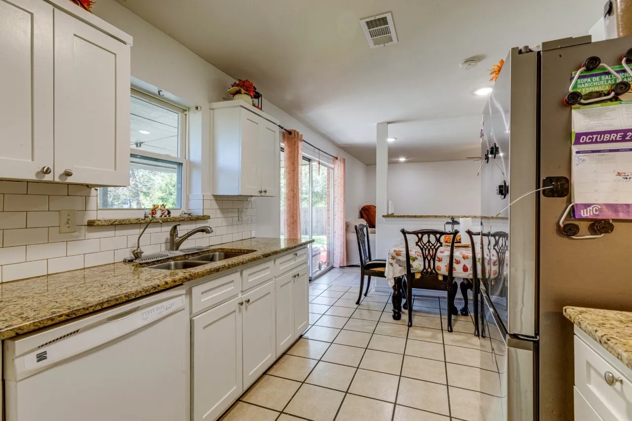 Single Family Residence For Sale in Dallas County , 226 Springbranch Drive, Garland, Texas 75043, 3 Bedroom, 2 Bathroom, 2 Garage spaces, 1,271 Sqft, built in 1971, mls#21404410, Real Estate Agent in Garland, Homes For Sale in Dallas county, Homes For Sale in Garland, Realtor in Garland Texas, Real Estate Brokerage Independent Realty Texas, Luminita Cordes Realtor