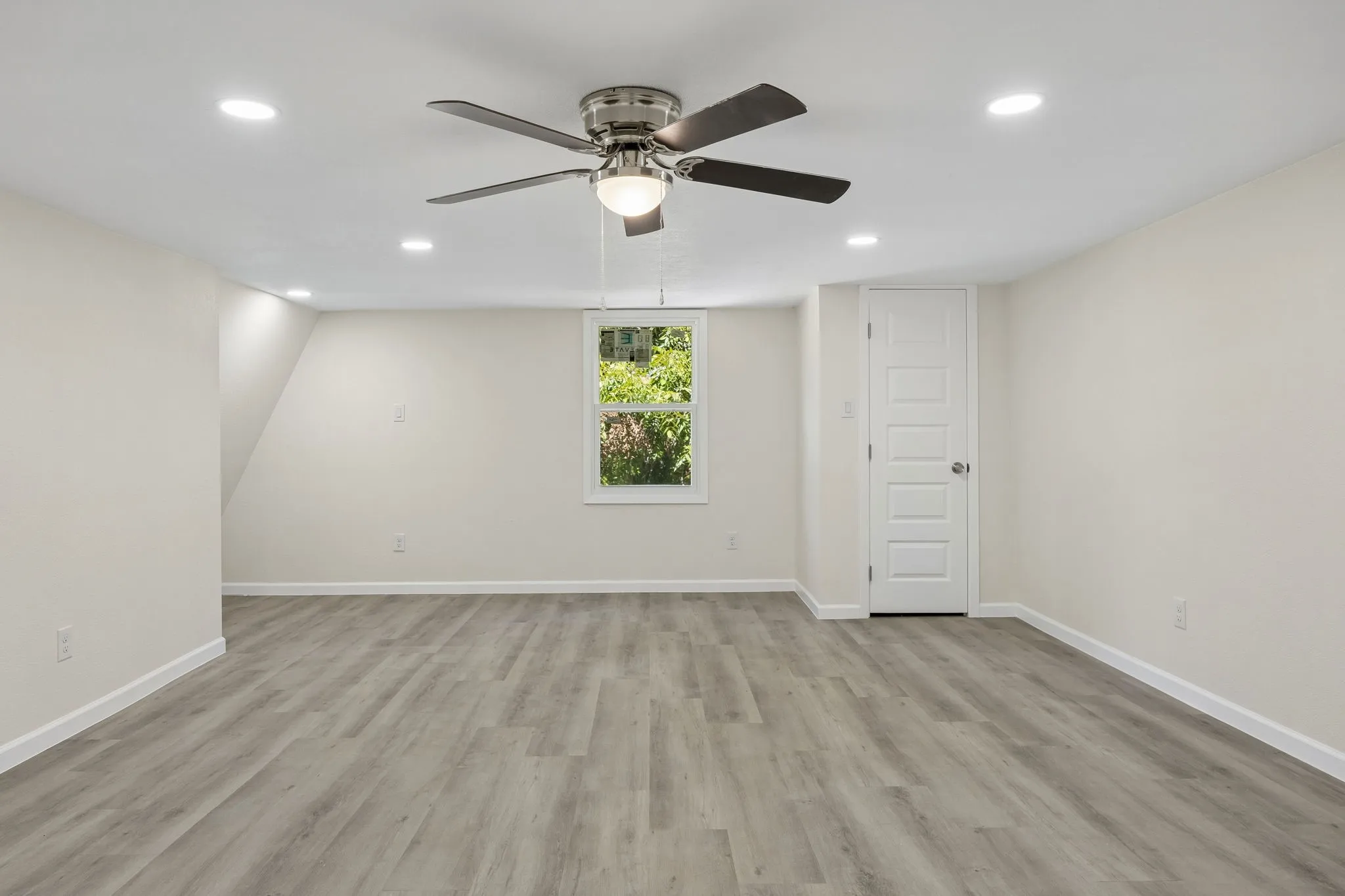 Completely renovated insulated garage flex space w/ new roof, windows , flooring lighting and more.