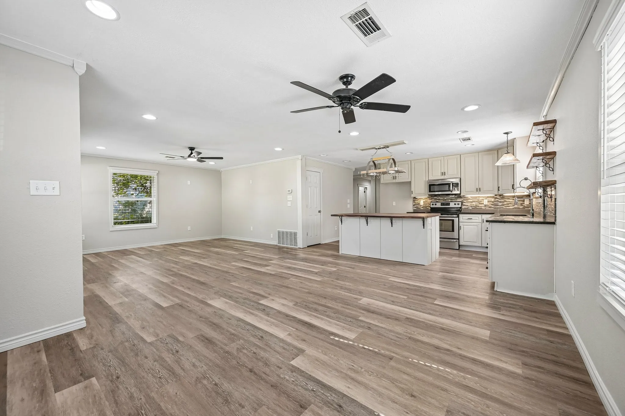 Single Family Residence For Sale in Grayson County , 1617 N Binkley, Sherman, Texas 75020, 3 Bedroom, 2 Bathroom, 2 Garage spaces, 1,426 Sqft, built in 1950, mls#21405676, Real Estate Agent in Sherman, Homes For Sale in Grayson county, Homes For Sale in Sherman, Realtor in Sherman Texas, Real Estate Brokerage Independent Realty Texas, Luminita Cordes Realtor
