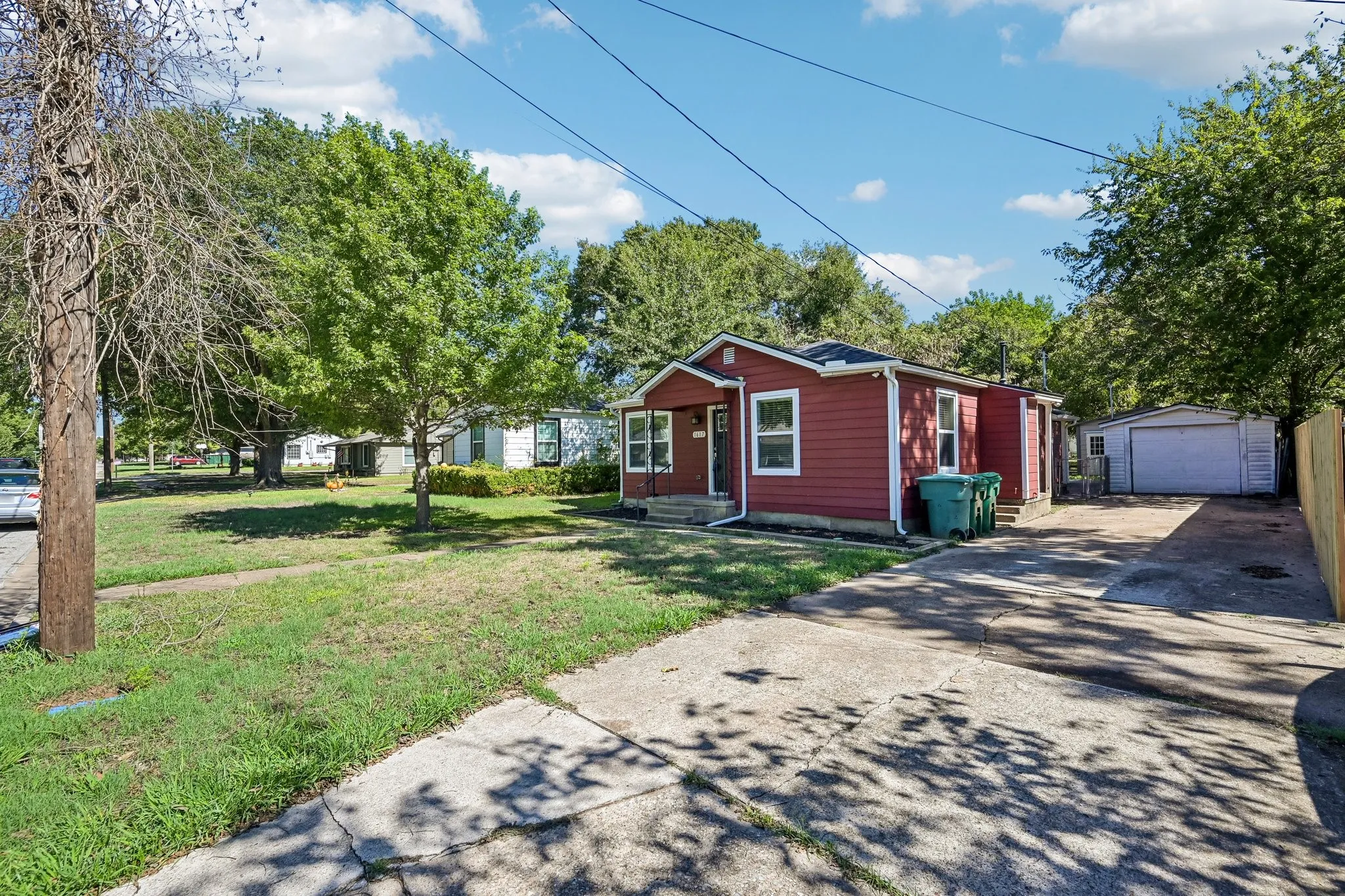 Single Family Residence For Sale in Grayson County , 1617 N Binkley, Sherman, Texas 75020, 3 Bedroom, 2 Bathroom, 2 Garage spaces, 1,426 Sqft, built in 1950, mls#21405676, Real Estate Agent in Sherman, Homes For Sale in Grayson county, Homes For Sale in Sherman, Realtor in Sherman Texas, Real Estate Brokerage Independent Realty Texas, Luminita Cordes Realtor