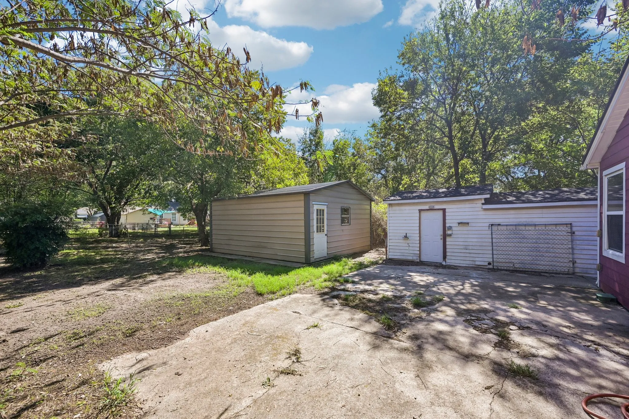 Single Family Residence For Sale in Grayson County , 1617 N Binkley, Sherman, Texas 75020, 3 Bedroom, 2 Bathroom, 2 Garage spaces, 1,426 Sqft, built in 1950, mls#21405676, Real Estate Agent in Sherman, Homes For Sale in Grayson county, Homes For Sale in Sherman, Realtor in Sherman Texas, Real Estate Brokerage Independent Realty Texas, Luminita Cordes Realtor