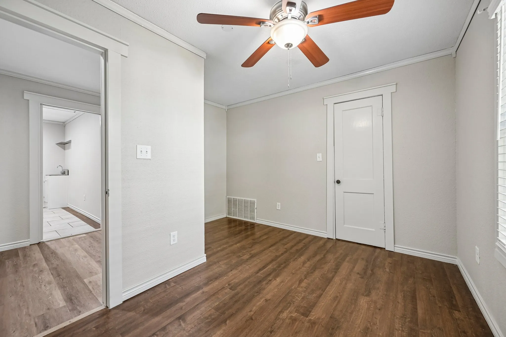 Single Family Residence For Sale in Grayson County , 1617 N Binkley, Sherman, Texas 75020, 3 Bedroom, 2 Bathroom, 2 Garage spaces, 1,426 Sqft, built in 1950, mls#21405676, Real Estate Agent in Sherman, Homes For Sale in Grayson county, Homes For Sale in Sherman, Realtor in Sherman Texas, Real Estate Brokerage Independent Realty Texas, Luminita Cordes Realtor