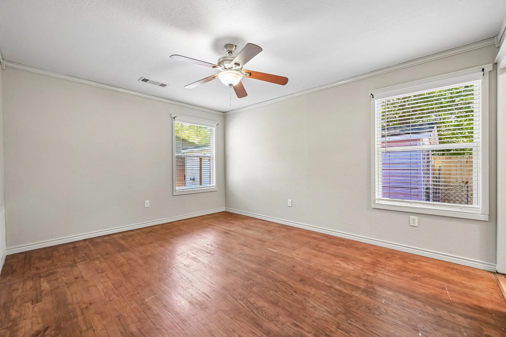 Single Family Residence For Sale in Grayson County , 1617 N Binkley, Sherman, Texas 75020, 3 Bedroom, 2 Bathroom, 2 Garage spaces, 1,426 Sqft, built in 1950, mls#21405676, Real Estate Agent in Sherman, Homes For Sale in Grayson county, Homes For Sale in Sherman, Realtor in Sherman Texas, Real Estate Brokerage Independent Realty Texas, Luminita Cordes Realtor