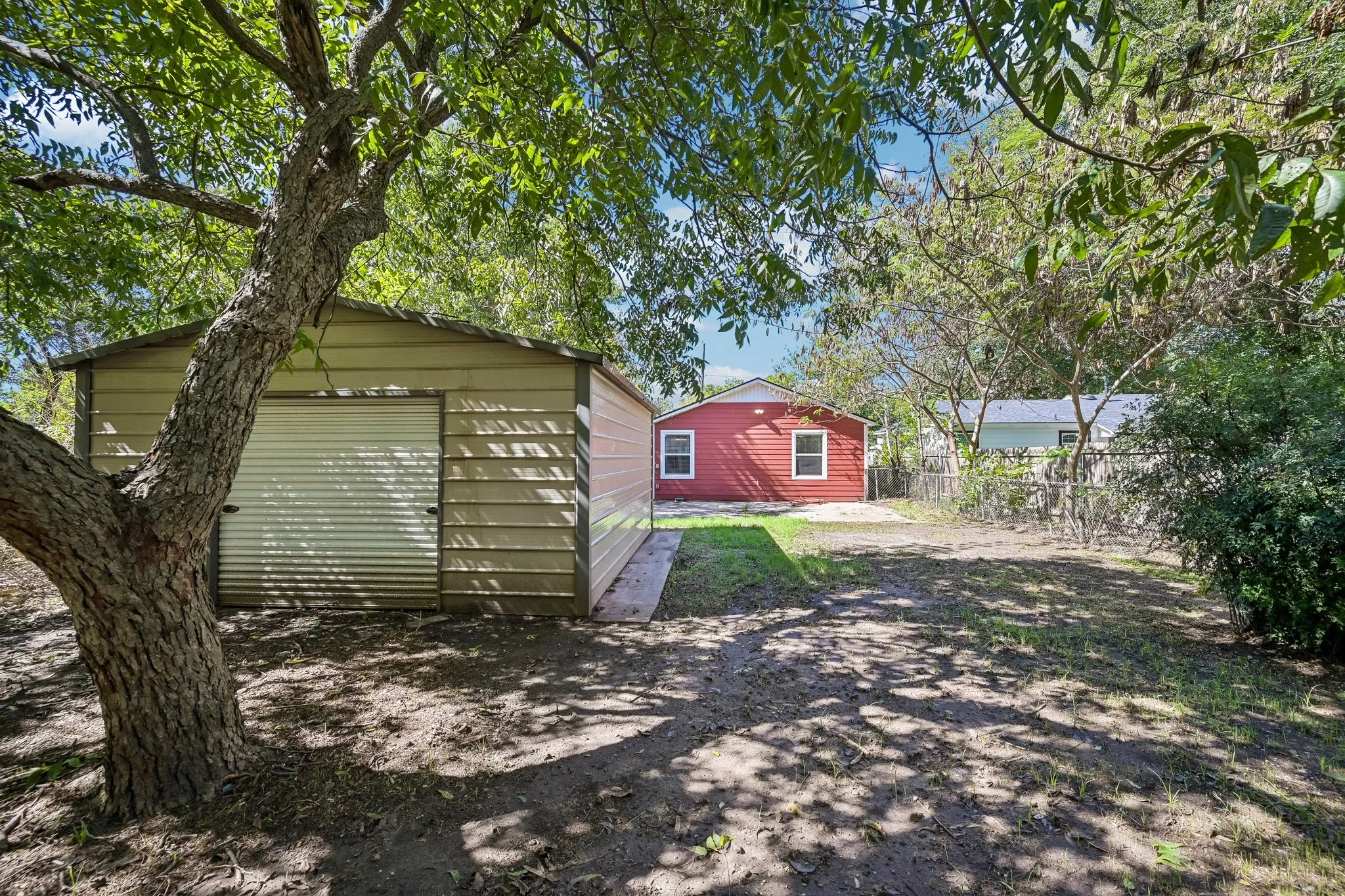 Single Family Residence For Sale in Grayson County , 1617 N Binkley, Sherman, Texas 75020, 3 Bedroom, 2 Bathroom, 2 Garage spaces, 1,426 Sqft, built in 1950, mls#21405676, Real Estate Agent in Sherman, Homes For Sale in Grayson county, Homes For Sale in Sherman, Realtor in Sherman Texas, Real Estate Brokerage Independent Realty Texas, Luminita Cordes Realtor