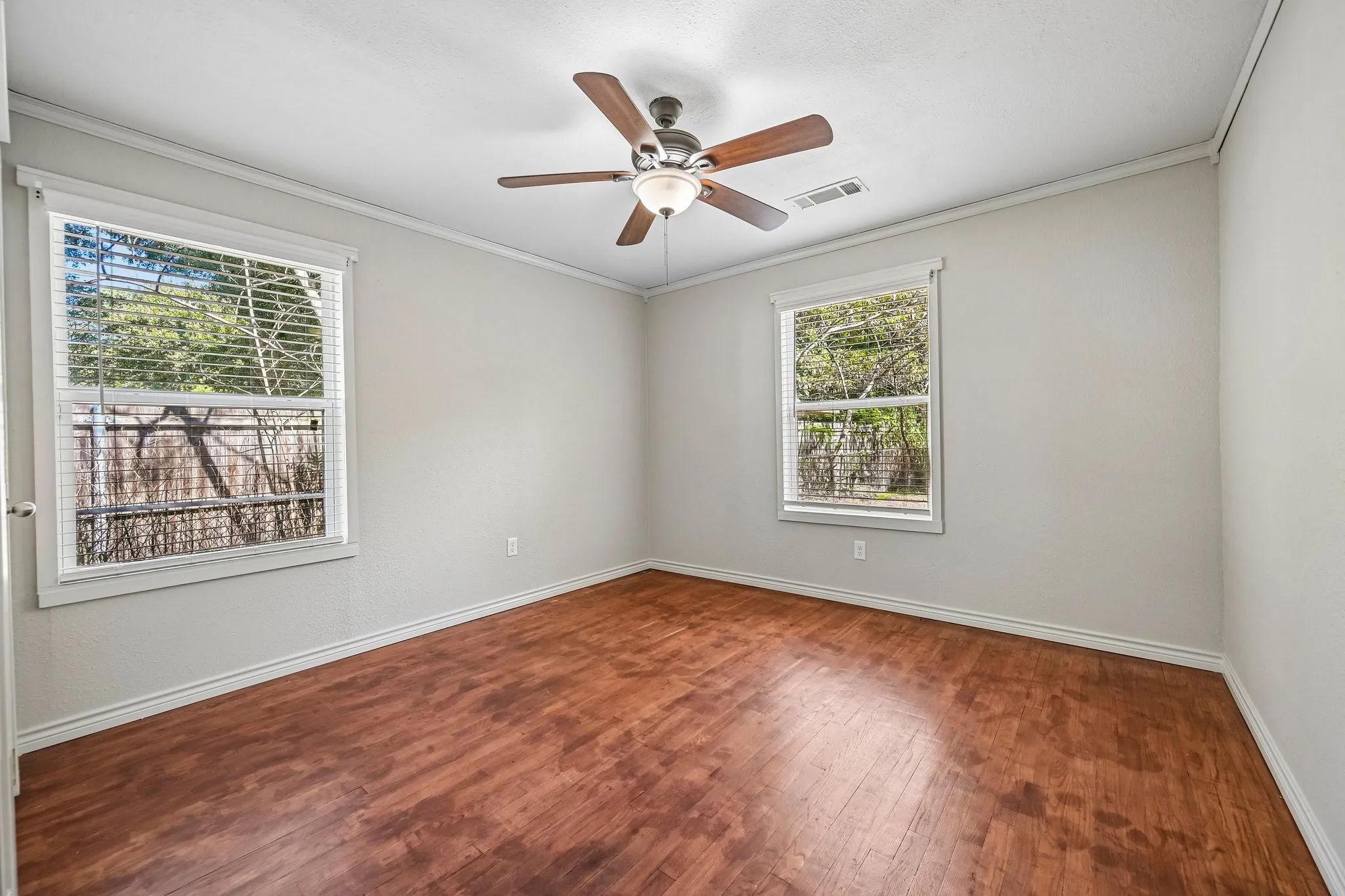 Single Family Residence For Sale in Grayson County , 1617 N Binkley, Sherman, Texas 75020, 3 Bedroom, 2 Bathroom, 2 Garage spaces, 1,426 Sqft, built in 1950, mls#21405676, Real Estate Agent in Sherman, Homes For Sale in Grayson county, Homes For Sale in Sherman, Realtor in Sherman Texas, Real Estate Brokerage Independent Realty Texas, Luminita Cordes Realtor