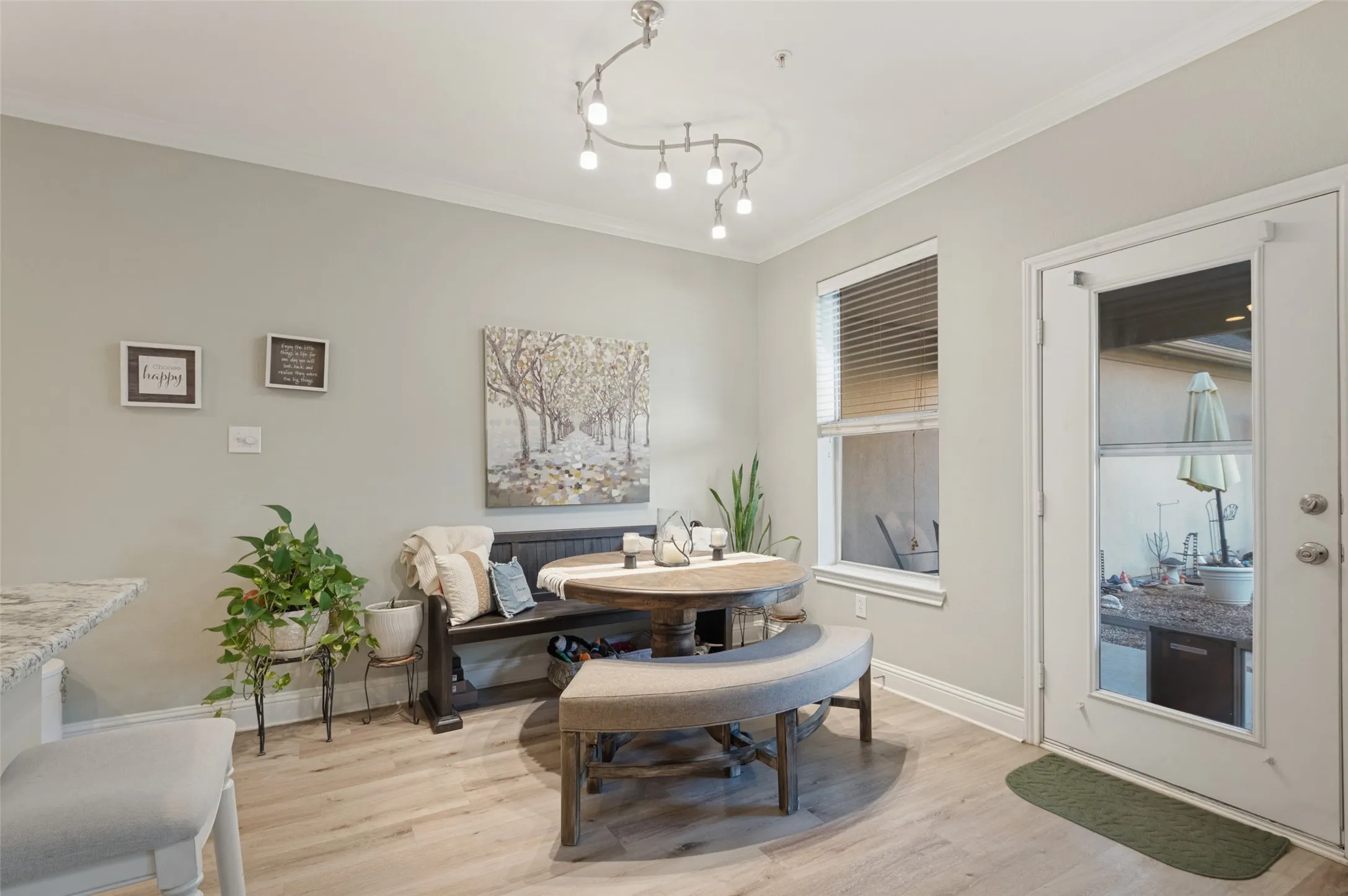 Cozy Dining area