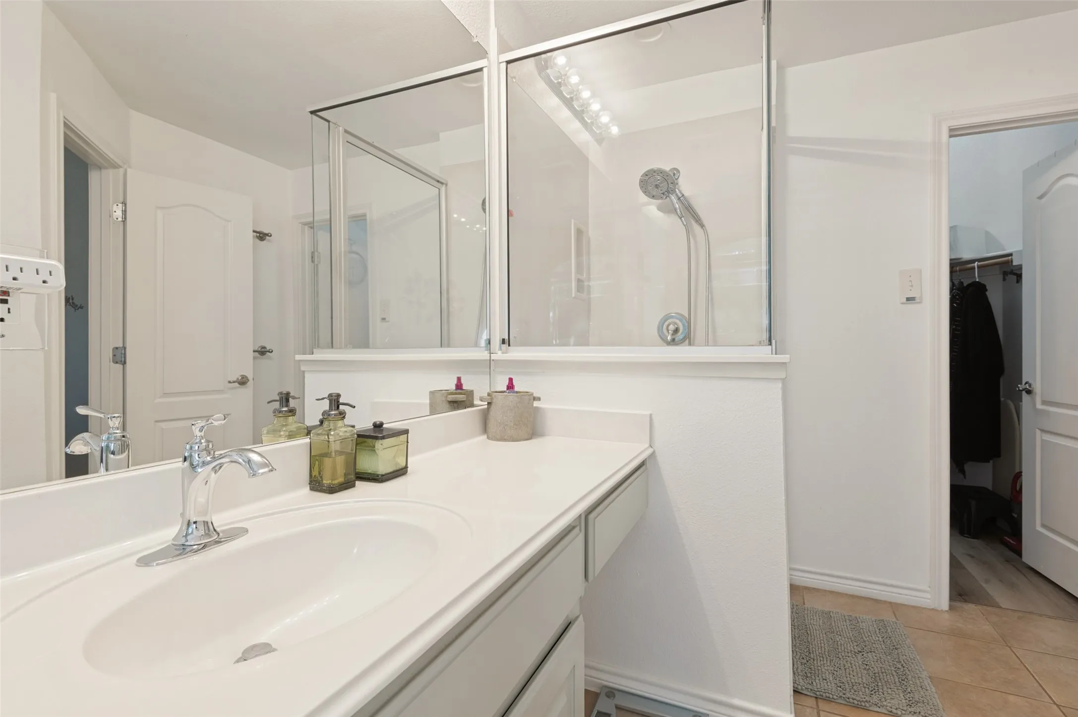 Townhouse For Sale in Tarrant County , 604 Jamboree Way, Euless, Texas 76039, 2 Bedroom, 3 Bathroom, 2 Garage spaces, 1,242 Sqft, built in 2002, mls#21403171, Real Estate Agent in Euless, Homes For Sale in Tarrant county, Homes For Sale in Euless, Realtor in Euless Texas, Real Estate Brokerage Independent Realty Texas, Luminita Cordes Realtor