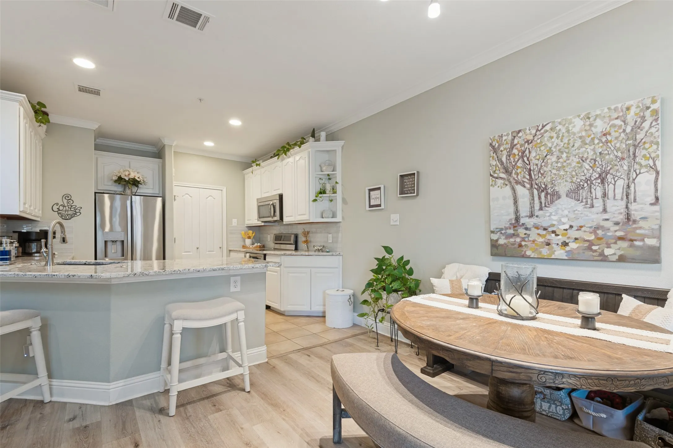 Townhouse For Sale in Tarrant County , 604 Jamboree Way, Euless, Texas 76039, 2 Bedroom, 3 Bathroom, 2 Garage spaces, 1,242 Sqft, built in 2002, mls#21403171, Real Estate Agent in Euless, Homes For Sale in Tarrant county, Homes For Sale in Euless, Realtor in Euless Texas, Real Estate Brokerage Independent Realty Texas, Luminita Cordes Realtor