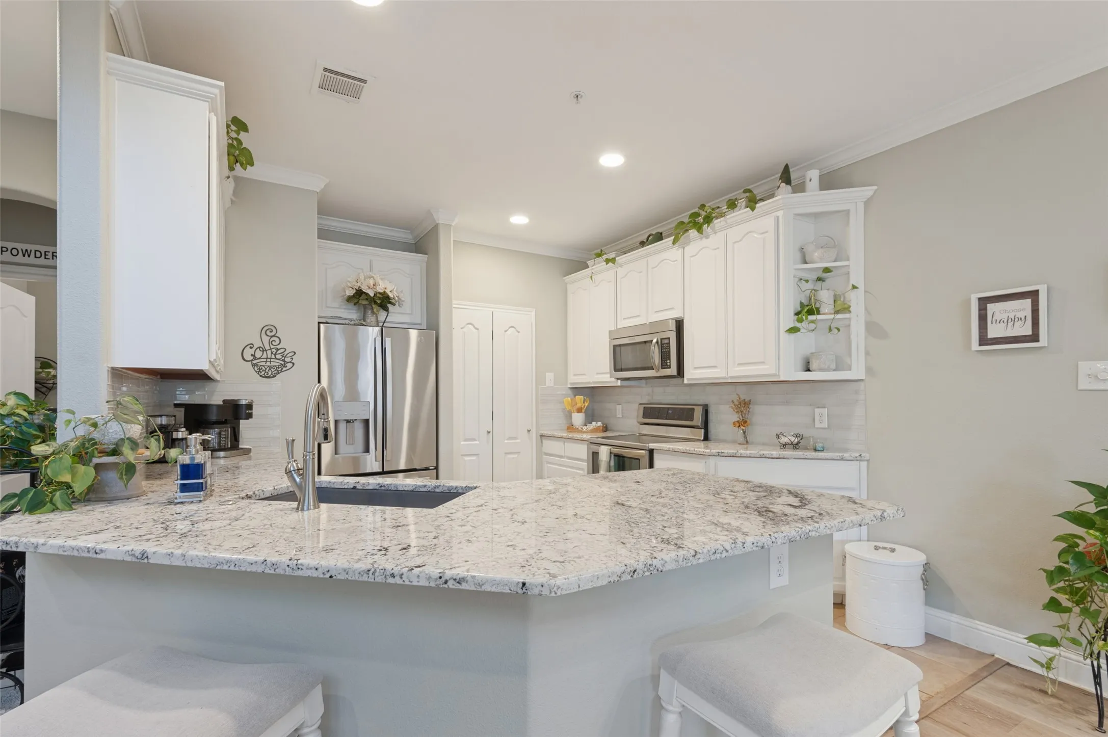 Townhouse For Sale in Tarrant County , 604 Jamboree Way, Euless, Texas 76039, 2 Bedroom, 3 Bathroom, 2 Garage spaces, 1,242 Sqft, built in 2002, mls#21403171, Real Estate Agent in Euless, Homes For Sale in Tarrant county, Homes For Sale in Euless, Realtor in Euless Texas, Real Estate Brokerage Independent Realty Texas, Luminita Cordes Realtor