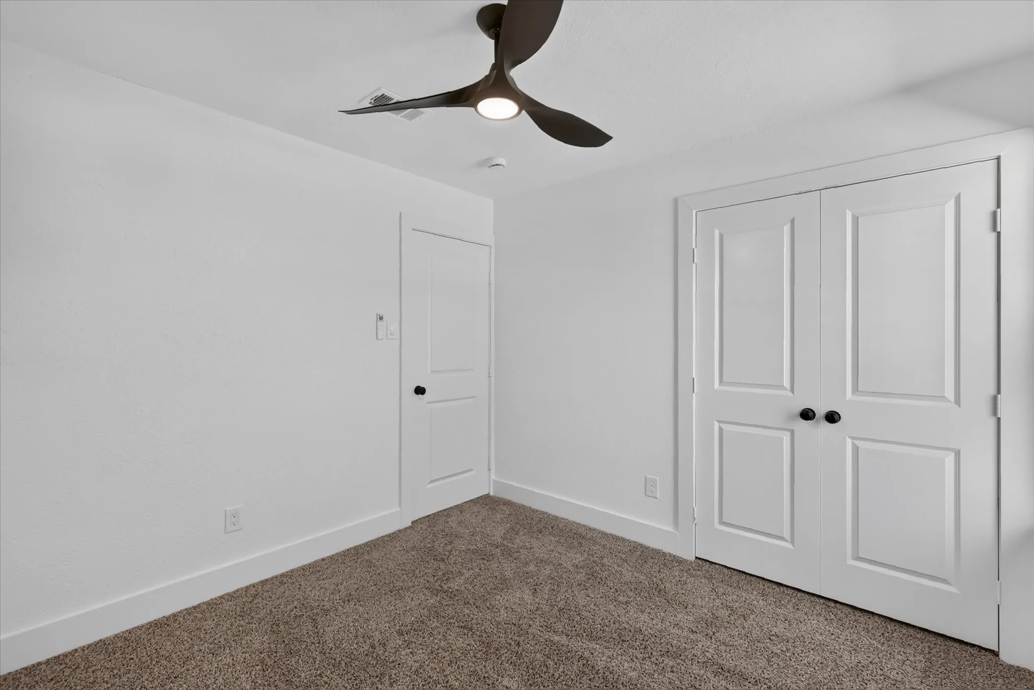 Single Family Residence For Sale in Tarrant County , 6208 Kary Lynn Drive S, Watauga, Texas 76148, 3 Bedroom, 2 Bathroom, Garage spaces, 1,487 Sqft, built in 1980, mls#21399715, Real Estate Agent in Watauga, Homes For Sale in Tarrant county, Homes For Sale in Watauga, Realtor in Watauga Texas, Real Estate Brokerage Independent Realty Texas, Luminita Cordes Realtor