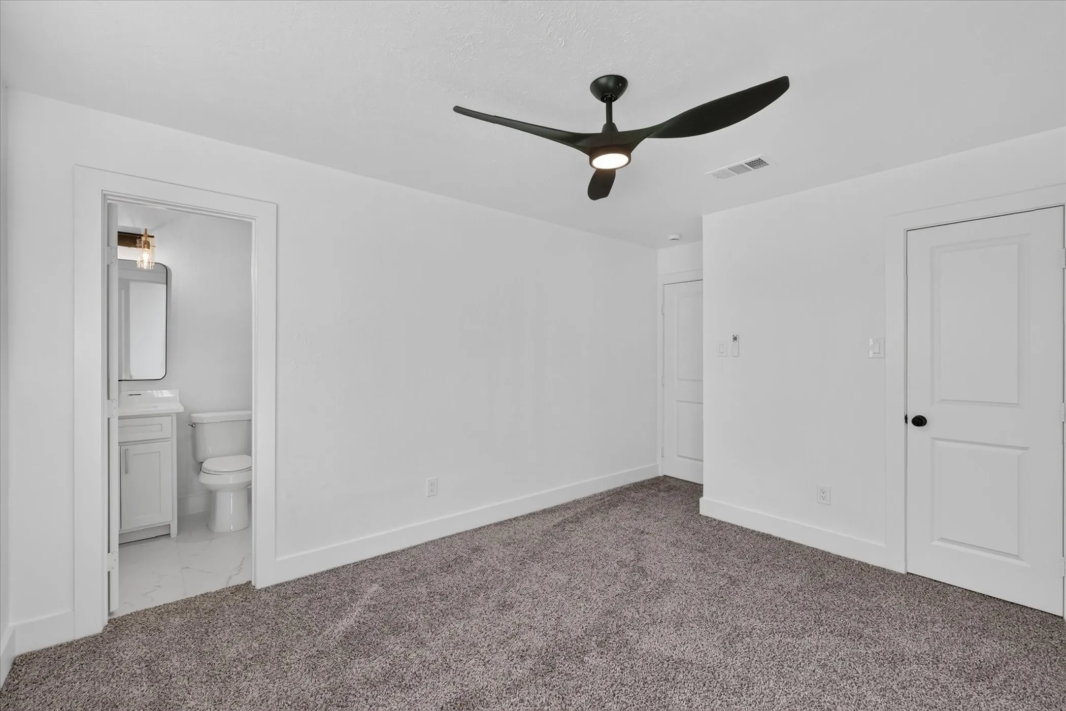 Single Family Residence For Sale in Tarrant County , 6208 Kary Lynn Drive S, Watauga, Texas 76148, 3 Bedroom, 2 Bathroom, Garage spaces, 1,487 Sqft, built in 1980, mls#21399715, Real Estate Agent in Watauga, Homes For Sale in Tarrant county, Homes For Sale in Watauga, Realtor in Watauga Texas, Real Estate Brokerage Independent Realty Texas, Luminita Cordes Realtor
