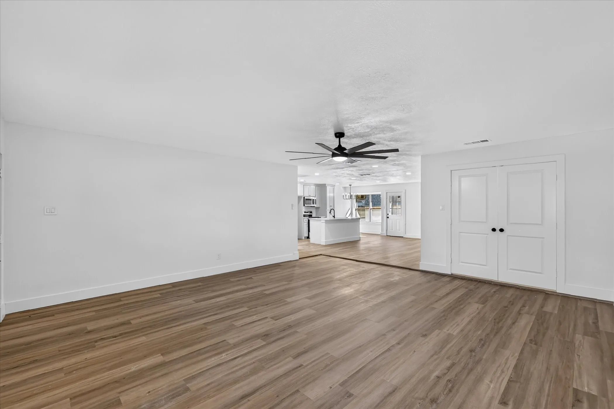 Single Family Residence For Sale in Tarrant County , 6208 Kary Lynn Drive S, Watauga, Texas 76148, 3 Bedroom, 2 Bathroom, Garage spaces, 1,487 Sqft, built in 1980, mls#21399715, Real Estate Agent in Watauga, Homes For Sale in Tarrant county, Homes For Sale in Watauga, Realtor in Watauga Texas, Real Estate Brokerage Independent Realty Texas, Luminita Cordes Realtor