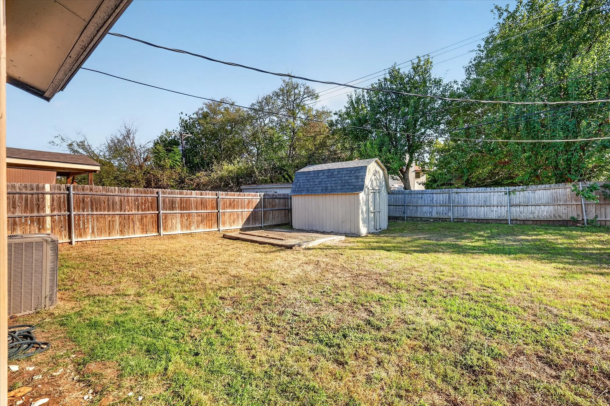 Single Family Residence For Sale in Tarrant County , 6208 Kary Lynn Drive S, Watauga, Texas 76148, 3 Bedroom, 2 Bathroom, Garage spaces, 1,487 Sqft, built in 1980, mls#21399715, Real Estate Agent in Watauga, Homes For Sale in Tarrant county, Homes For Sale in Watauga, Realtor in Watauga Texas, Real Estate Brokerage Independent Realty Texas, Luminita Cordes Realtor