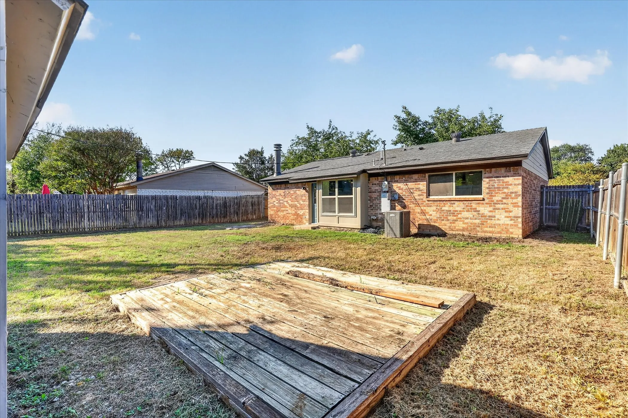 Single Family Residence For Sale in Tarrant County , 6208 Kary Lynn Drive S, Watauga, Texas 76148, 3 Bedroom, 2 Bathroom, Garage spaces, 1,487 Sqft, built in 1980, mls#21399715, Real Estate Agent in Watauga, Homes For Sale in Tarrant county, Homes For Sale in Watauga, Realtor in Watauga Texas, Real Estate Brokerage Independent Realty Texas, Luminita Cordes Realtor