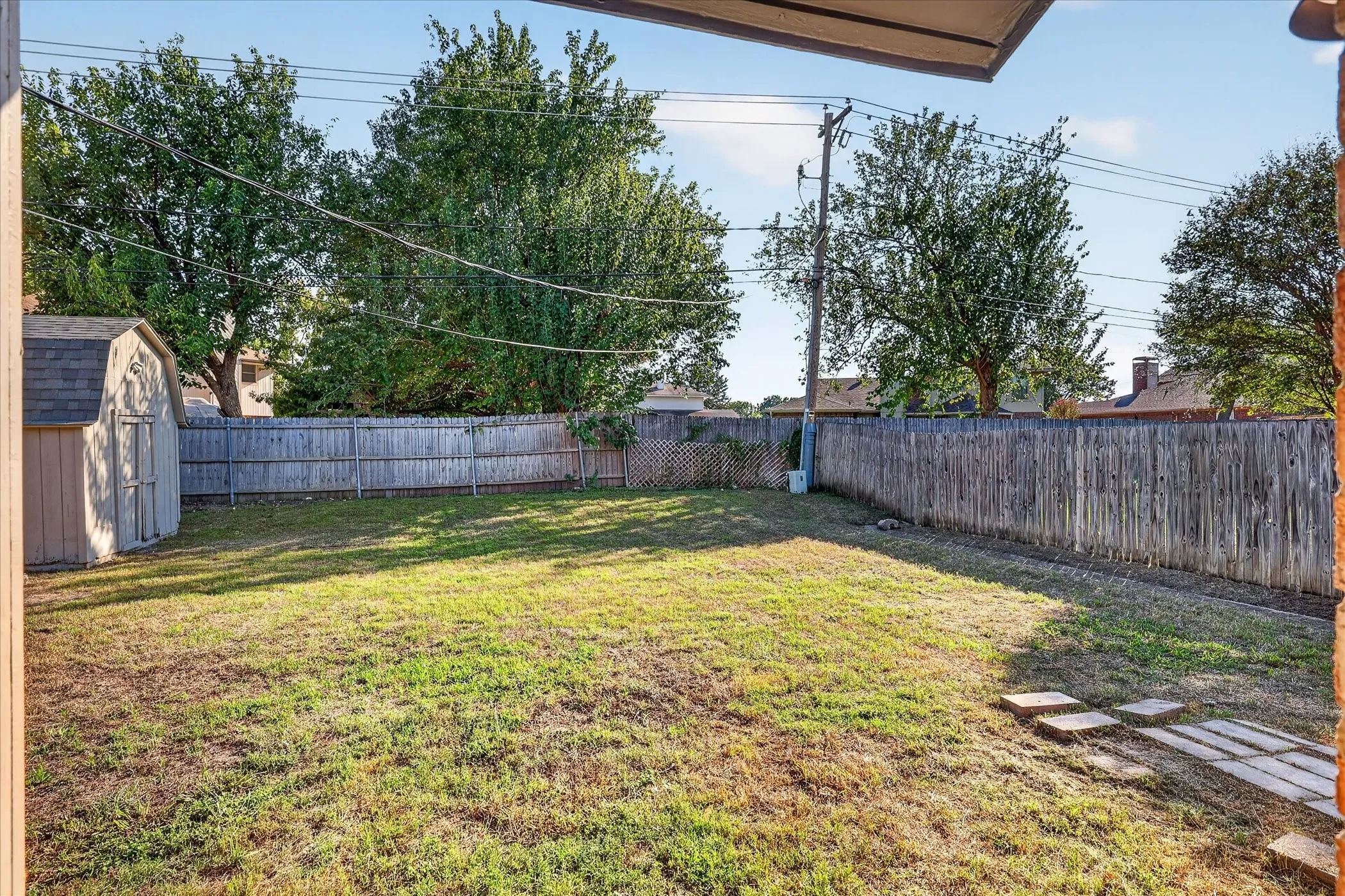 Single Family Residence For Sale in Tarrant County , 6208 Kary Lynn Drive S, Watauga, Texas 76148, 3 Bedroom, 2 Bathroom, Garage spaces, 1,487 Sqft, built in 1980, mls#21399715, Real Estate Agent in Watauga, Homes For Sale in Tarrant county, Homes For Sale in Watauga, Realtor in Watauga Texas, Real Estate Brokerage Independent Realty Texas, Luminita Cordes Realtor