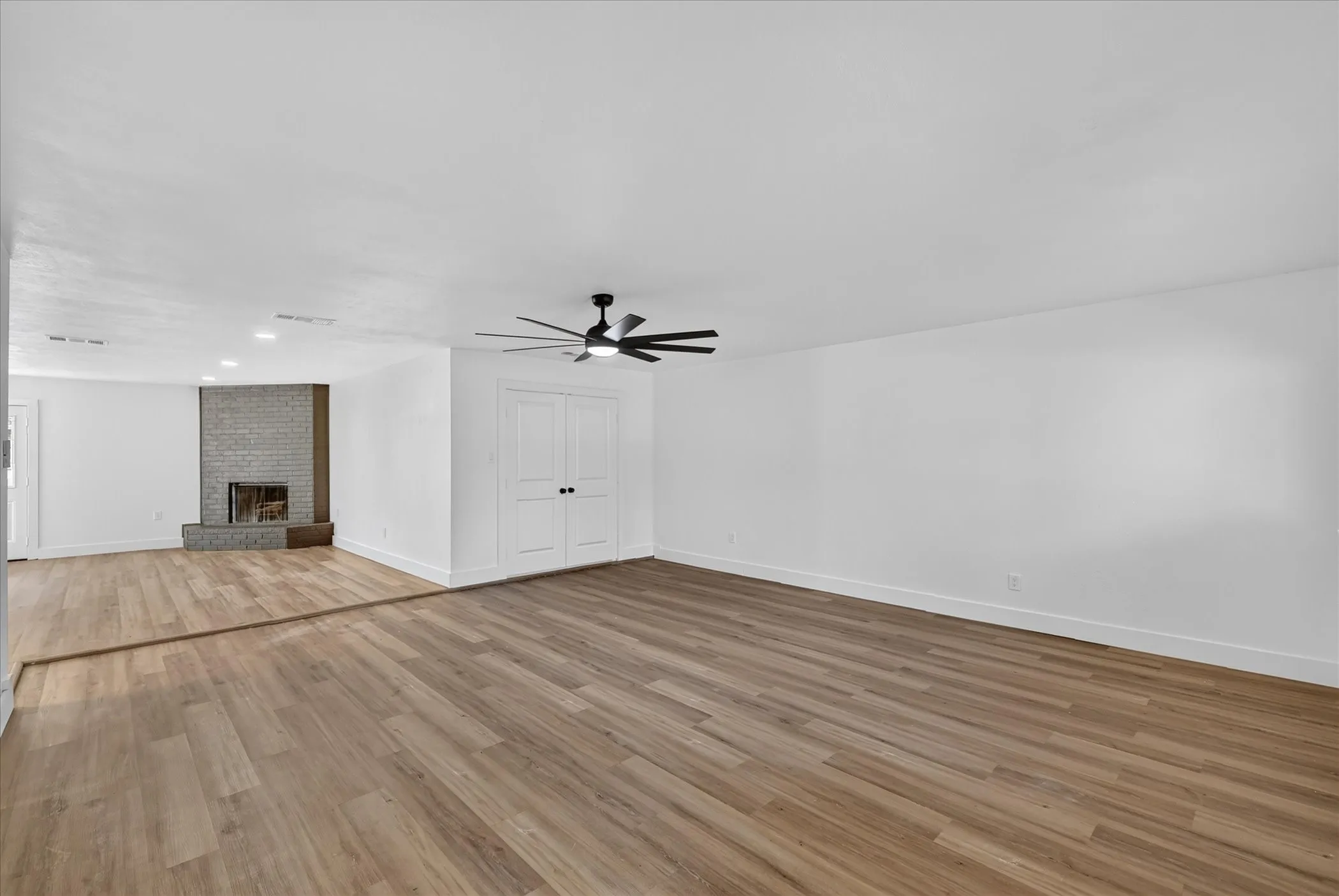 Single Family Residence For Sale in Tarrant County , 6208 Kary Lynn Drive S, Watauga, Texas 76148, 3 Bedroom, 2 Bathroom, Garage spaces, 1,487 Sqft, built in 1980, mls#21399715, Real Estate Agent in Watauga, Homes For Sale in Tarrant county, Homes For Sale in Watauga, Realtor in Watauga Texas, Real Estate Brokerage Independent Realty Texas, Luminita Cordes Realtor