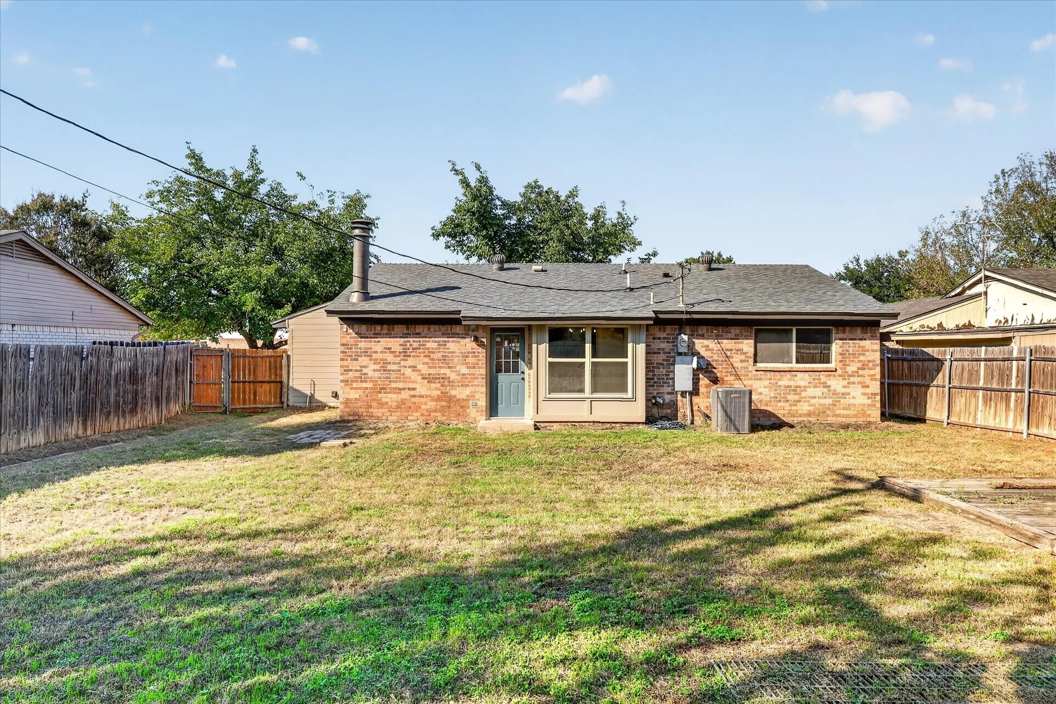 Single Family Residence For Sale in Tarrant County , 6208 Kary Lynn Drive S, Watauga, Texas 76148, 3 Bedroom, 2 Bathroom, Garage spaces, 1,487 Sqft, built in 1980, mls#21399715, Real Estate Agent in Watauga, Homes For Sale in Tarrant county, Homes For Sale in Watauga, Realtor in Watauga Texas, Real Estate Brokerage Independent Realty Texas, Luminita Cordes Realtor