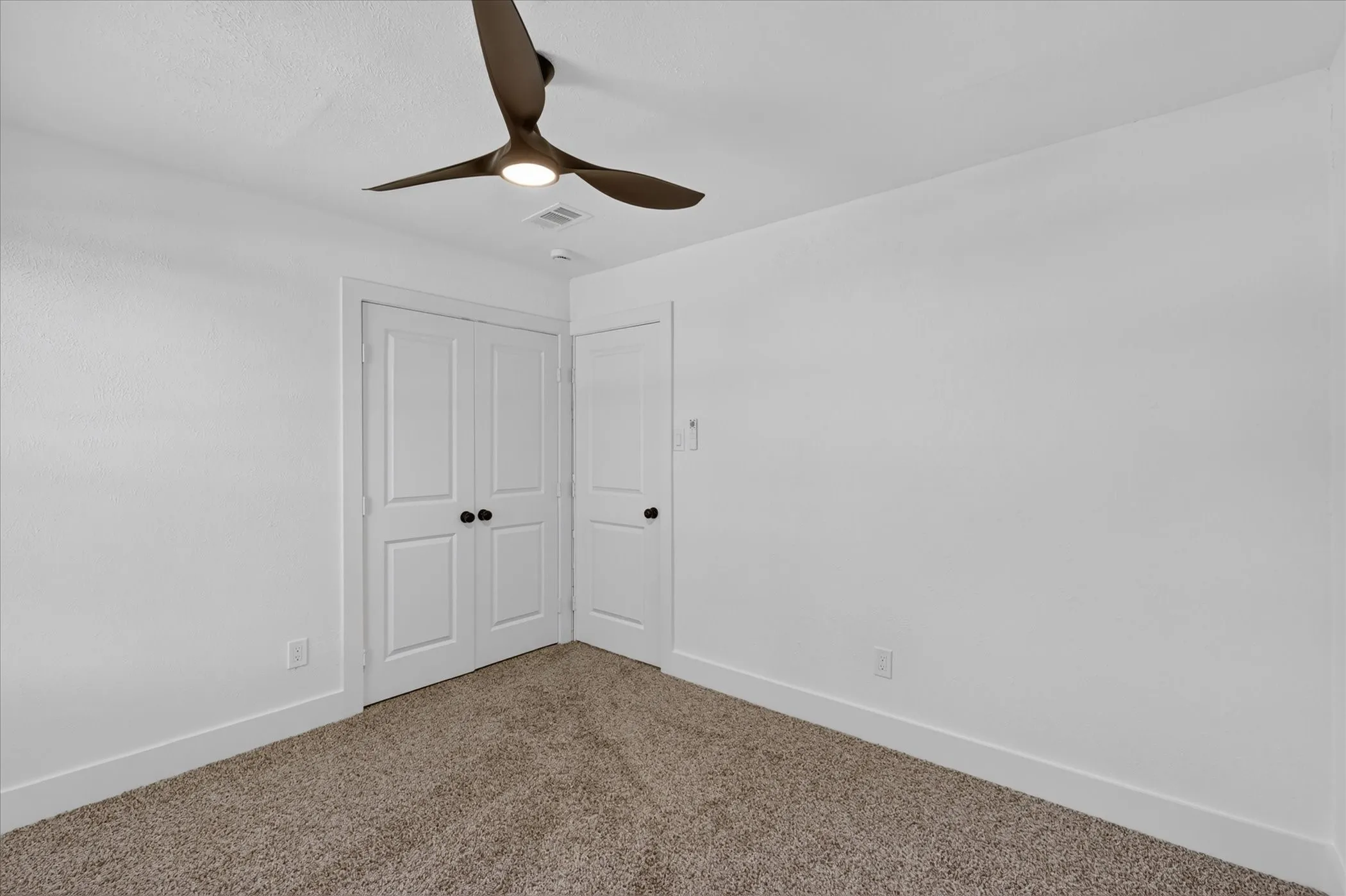 Single Family Residence For Sale in Tarrant County , 6208 Kary Lynn Drive S, Watauga, Texas 76148, 3 Bedroom, 2 Bathroom, Garage spaces, 1,487 Sqft, built in 1980, mls#21399715, Real Estate Agent in Watauga, Homes For Sale in Tarrant county, Homes For Sale in Watauga, Realtor in Watauga Texas, Real Estate Brokerage Independent Realty Texas, Luminita Cordes Realtor