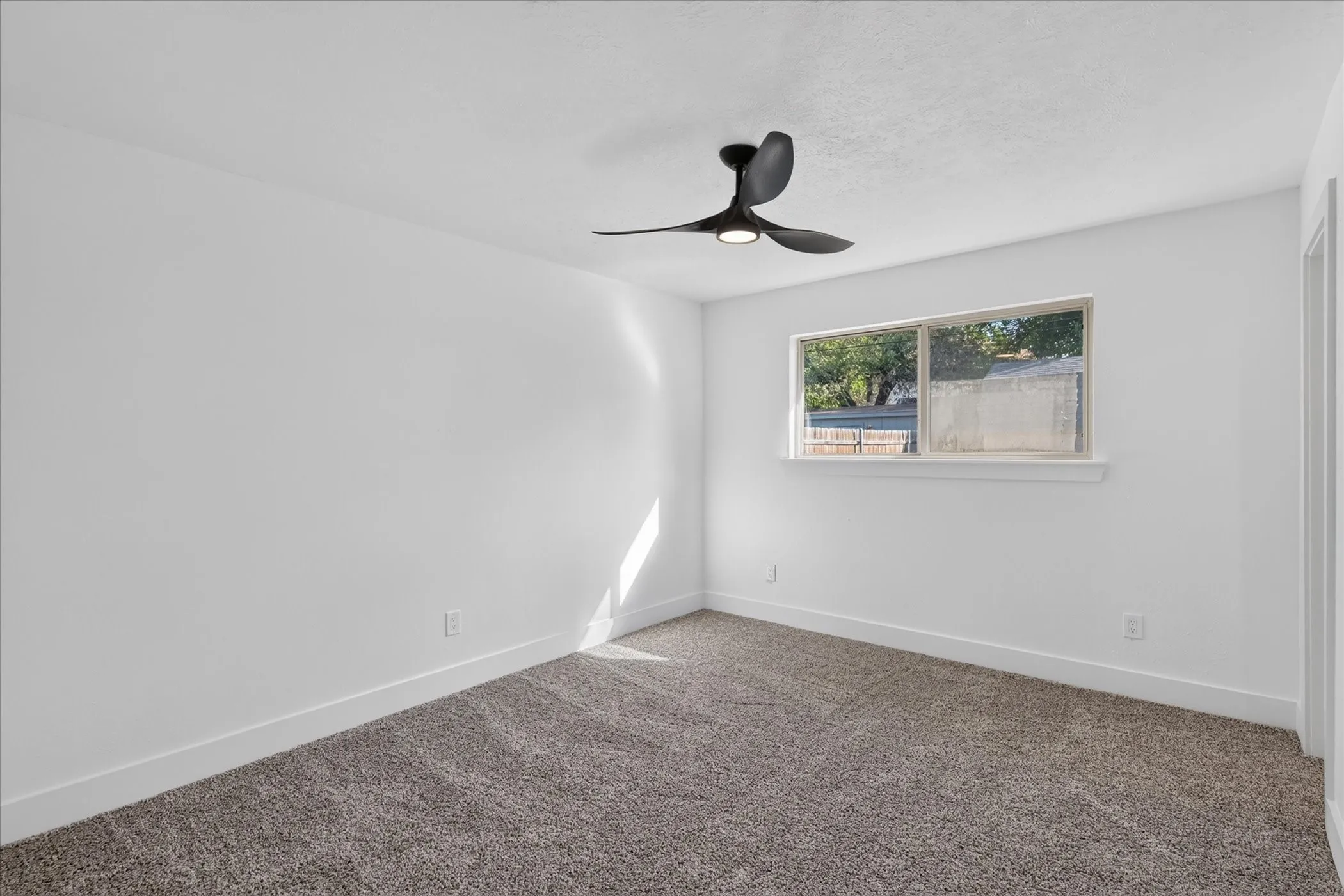 Single Family Residence For Sale in Tarrant County , 6208 Kary Lynn Drive S, Watauga, Texas 76148, 3 Bedroom, 2 Bathroom, Garage spaces, 1,487 Sqft, built in 1980, mls#21399715, Real Estate Agent in Watauga, Homes For Sale in Tarrant county, Homes For Sale in Watauga, Realtor in Watauga Texas, Real Estate Brokerage Independent Realty Texas, Luminita Cordes Realtor