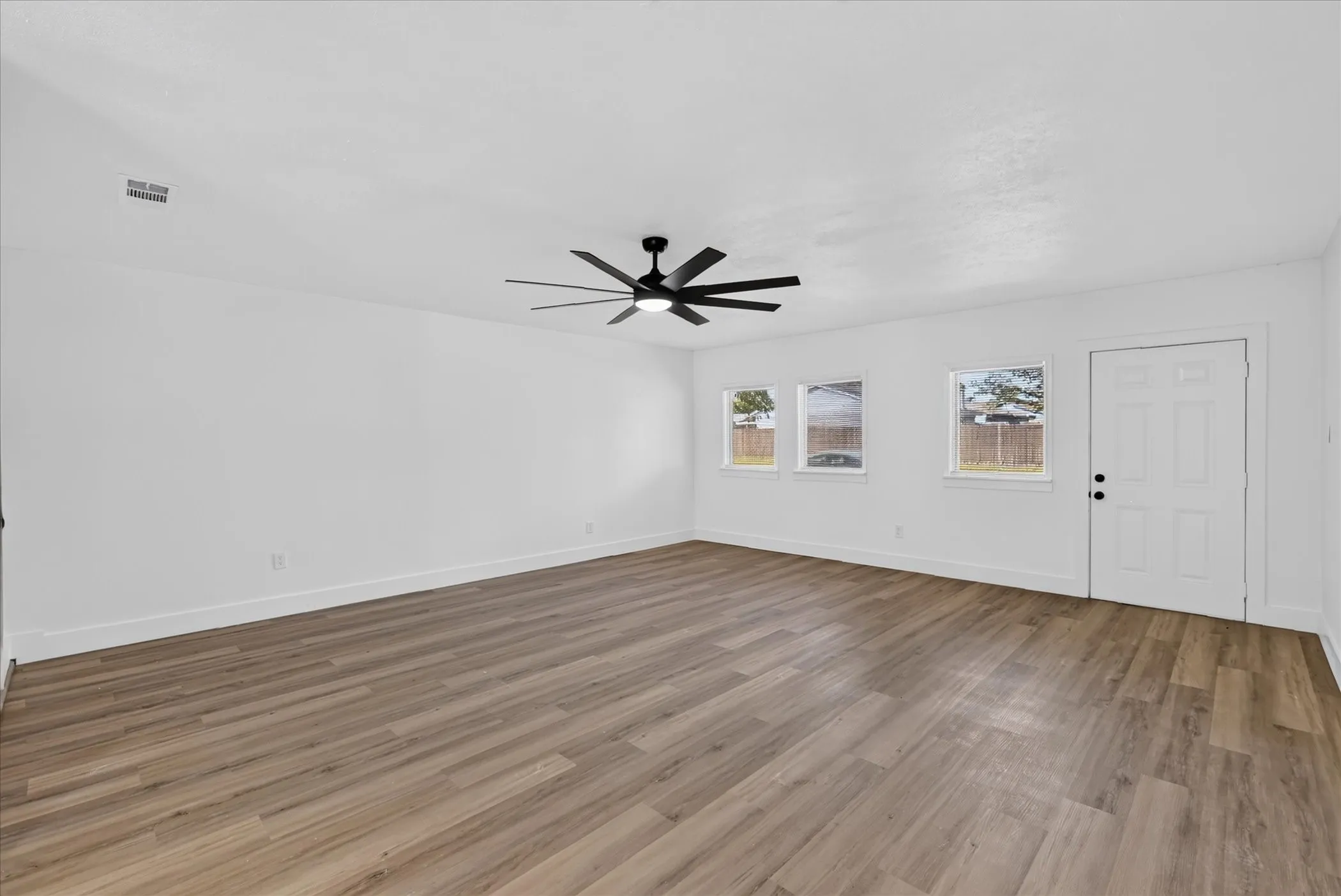 Single Family Residence For Sale in Tarrant County , 6208 Kary Lynn Drive S, Watauga, Texas 76148, 3 Bedroom, 2 Bathroom, Garage spaces, 1,487 Sqft, built in 1980, mls#21399715, Real Estate Agent in Watauga, Homes For Sale in Tarrant county, Homes For Sale in Watauga, Realtor in Watauga Texas, Real Estate Brokerage Independent Realty Texas, Luminita Cordes Realtor