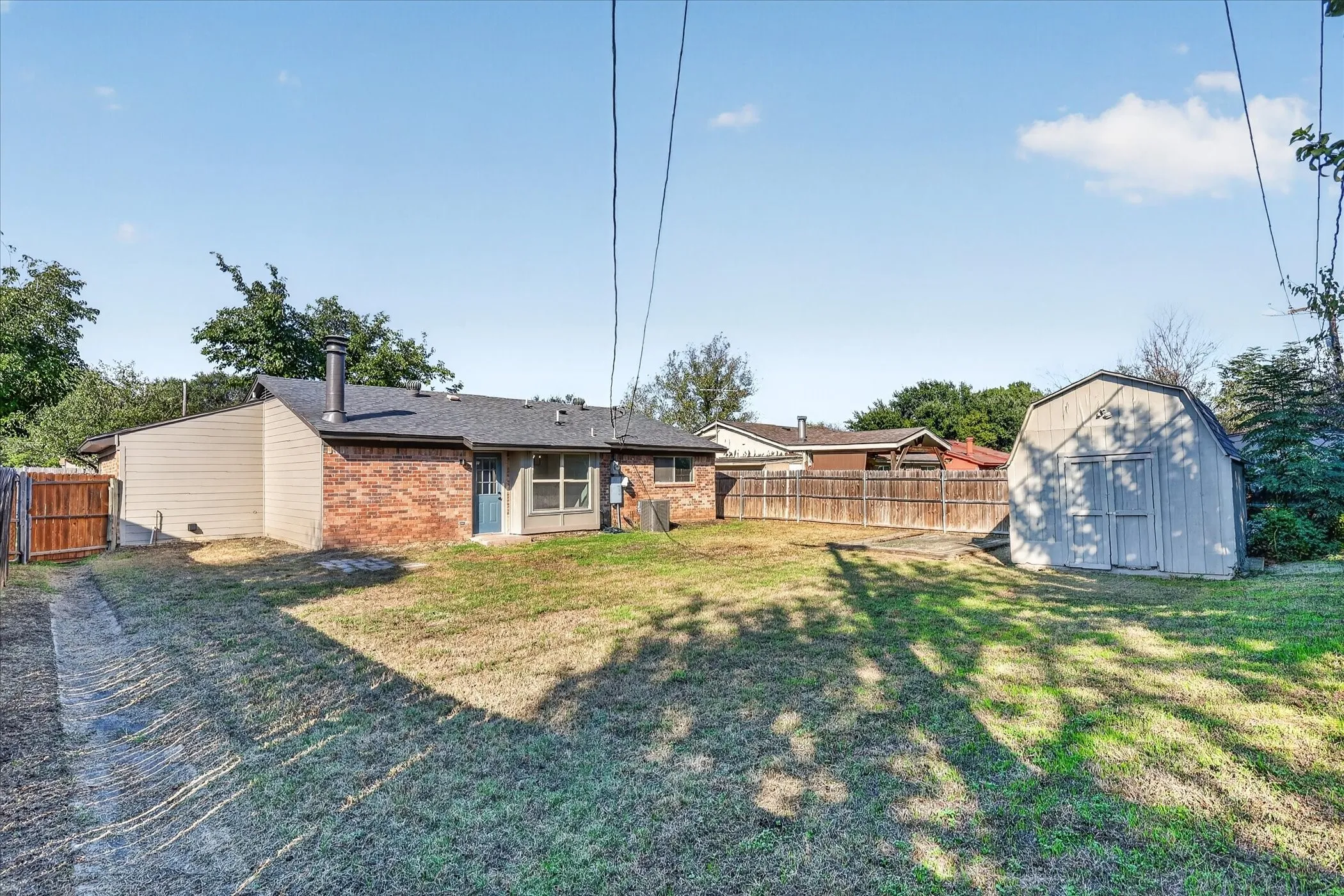 Single Family Residence For Sale in Tarrant County , 6208 Kary Lynn Drive S, Watauga, Texas 76148, 3 Bedroom, 2 Bathroom, Garage spaces, 1,487 Sqft, built in 1980, mls#21399715, Real Estate Agent in Watauga, Homes For Sale in Tarrant county, Homes For Sale in Watauga, Realtor in Watauga Texas, Real Estate Brokerage Independent Realty Texas, Luminita Cordes Realtor