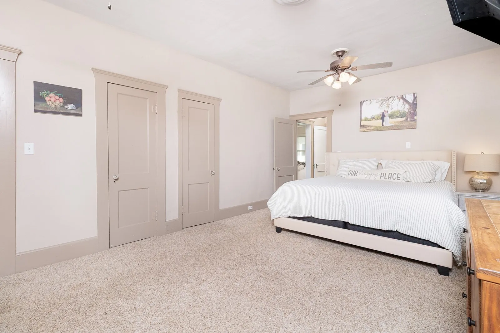 Single Family Residence For Sale in Mc Culloch County , 1800 S China Street, Brady, Texas 76825, 4 Bedroom, 3 Bathroom, 2 Garage spaces, 3,424 Sqft, built in 1950, mls#21407024, Real Estate Agent in Brady, Homes For Sale in Mc Culloch county, Homes For Sale in Brady, Realtor in Brady Texas, Real Estate Brokerage Independent Realty Texas, Luminita Cordes Realtor