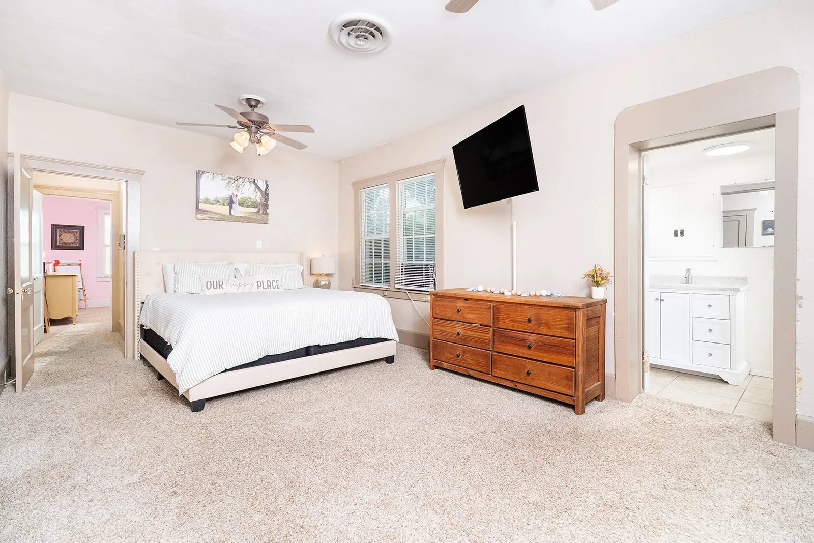 Single Family Residence For Sale in Mc Culloch County , 1800 S China Street, Brady, Texas 76825, 4 Bedroom, 3 Bathroom, 2 Garage spaces, 3,424 Sqft, built in 1950, mls#21407024, Real Estate Agent in Brady, Homes For Sale in Mc Culloch county, Homes For Sale in Brady, Realtor in Brady Texas, Real Estate Brokerage Independent Realty Texas, Luminita Cordes Realtor