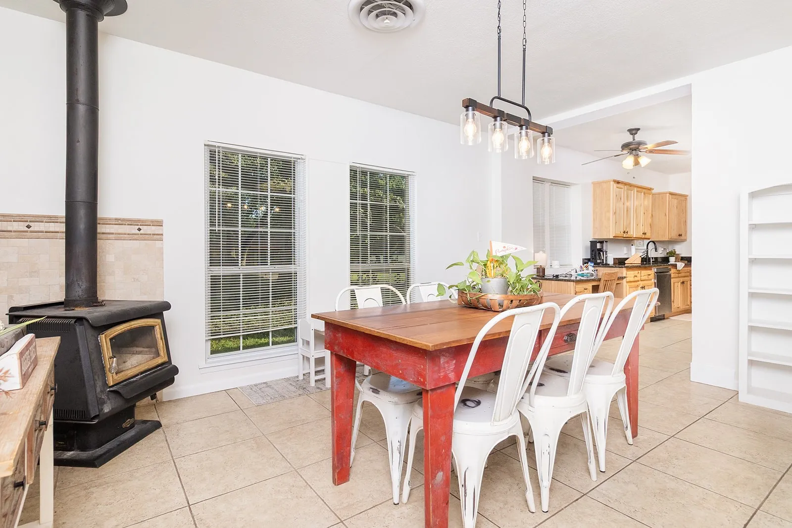 Single Family Residence For Sale in Mc Culloch County , 1800 S China Street, Brady, Texas 76825, 4 Bedroom, 3 Bathroom, 2 Garage spaces, 3,424 Sqft, built in 1950, mls#21407024, Real Estate Agent in Brady, Homes For Sale in Mc Culloch county, Homes For Sale in Brady, Realtor in Brady Texas, Real Estate Brokerage Independent Realty Texas, Luminita Cordes Realtor