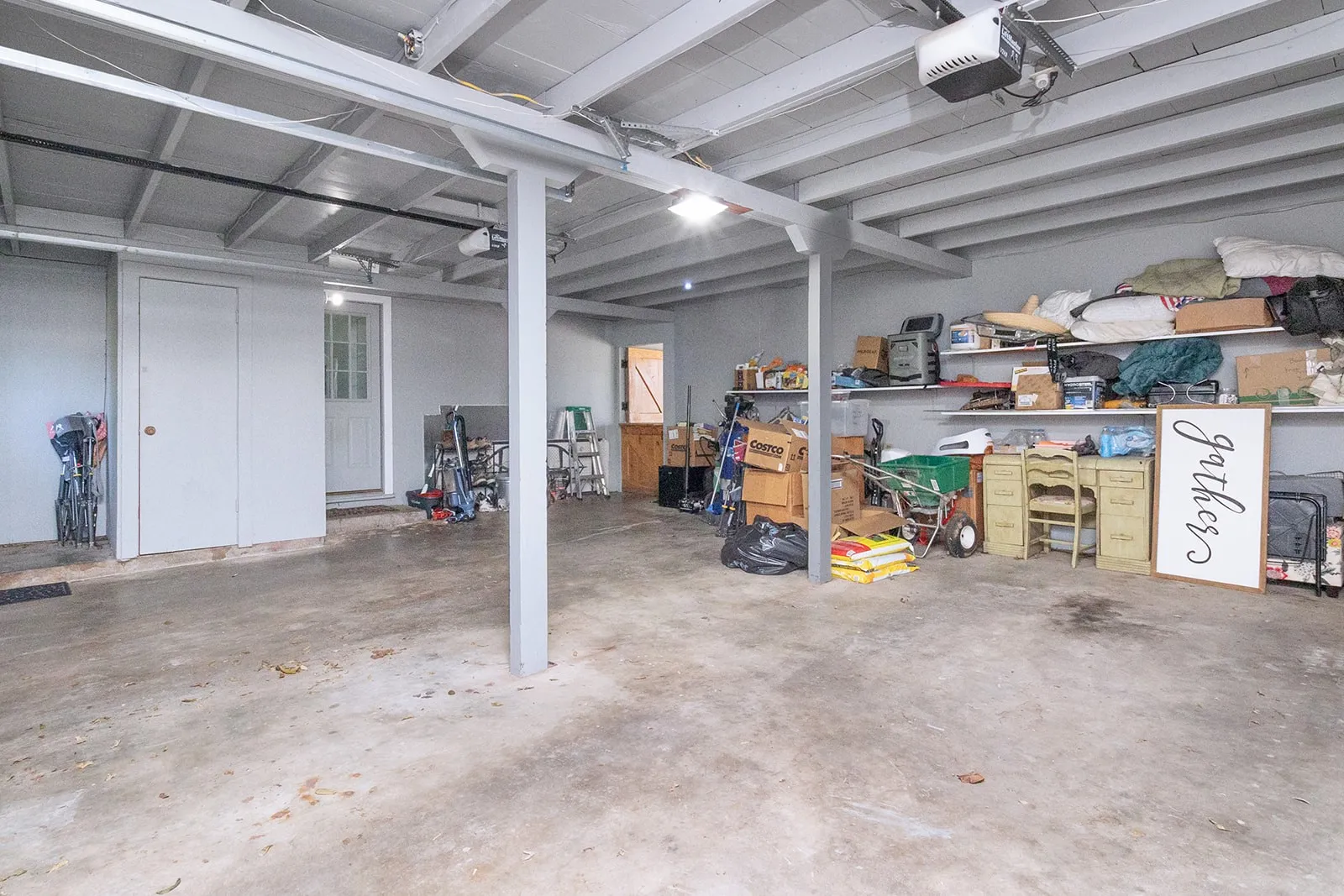 Single Family Residence For Sale in Mc Culloch County , 1800 S China Street, Brady, Texas 76825, 4 Bedroom, 3 Bathroom, 2 Garage spaces, 3,424 Sqft, built in 1950, mls#21407024, Real Estate Agent in Brady, Homes For Sale in Mc Culloch county, Homes For Sale in Brady, Realtor in Brady Texas, Real Estate Brokerage Independent Realty Texas, Luminita Cordes Realtor