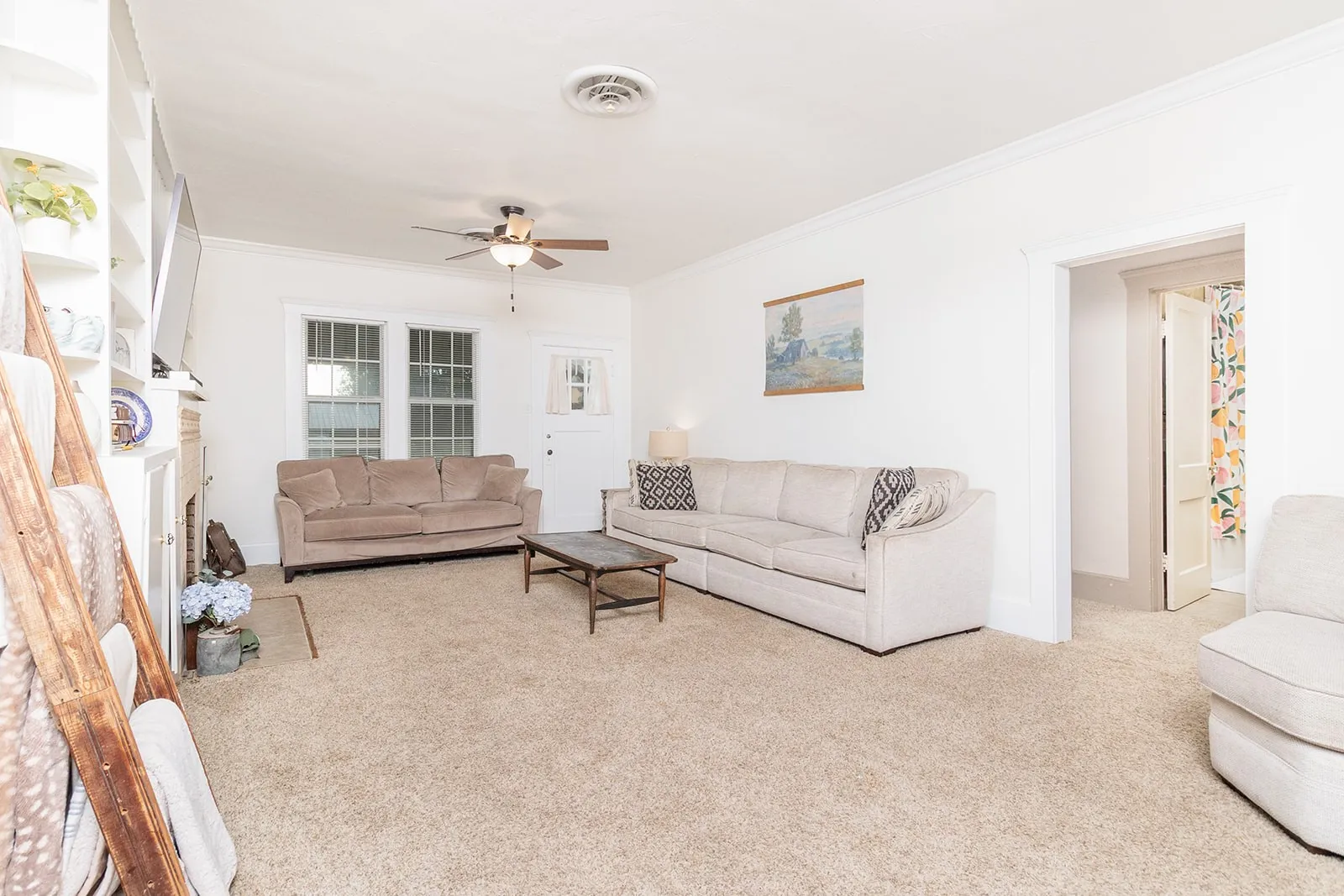 Single Family Residence For Sale in Mc Culloch County , 1800 S China Street, Brady, Texas 76825, 4 Bedroom, 3 Bathroom, 2 Garage spaces, 3,424 Sqft, built in 1950, mls#21407024, Real Estate Agent in Brady, Homes For Sale in Mc Culloch county, Homes For Sale in Brady, Realtor in Brady Texas, Real Estate Brokerage Independent Realty Texas, Luminita Cordes Realtor