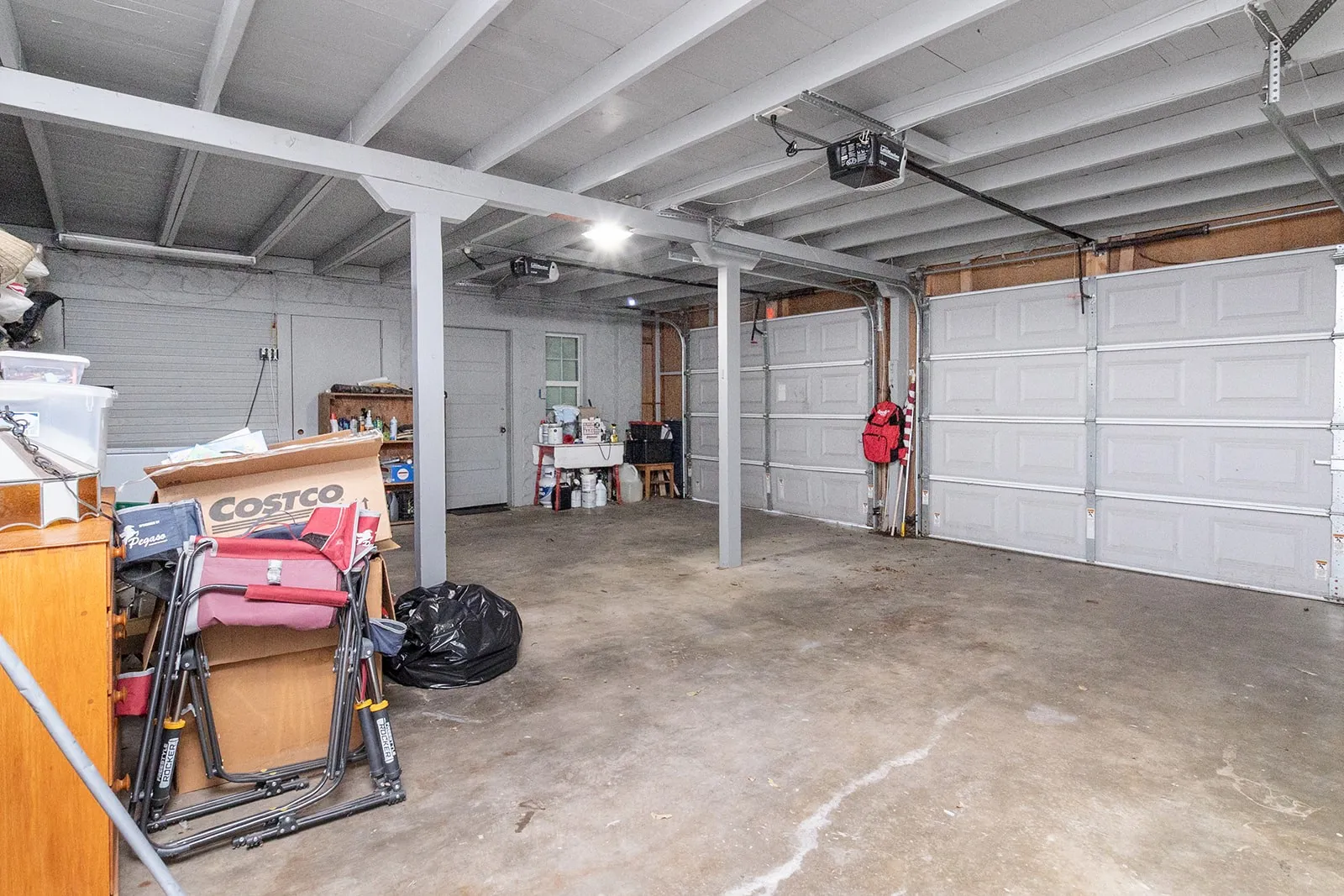 Single Family Residence For Sale in Mc Culloch County , 1800 S China Street, Brady, Texas 76825, 4 Bedroom, 3 Bathroom, 2 Garage spaces, 3,424 Sqft, built in 1950, mls#21407024, Real Estate Agent in Brady, Homes For Sale in Mc Culloch county, Homes For Sale in Brady, Realtor in Brady Texas, Real Estate Brokerage Independent Realty Texas, Luminita Cordes Realtor