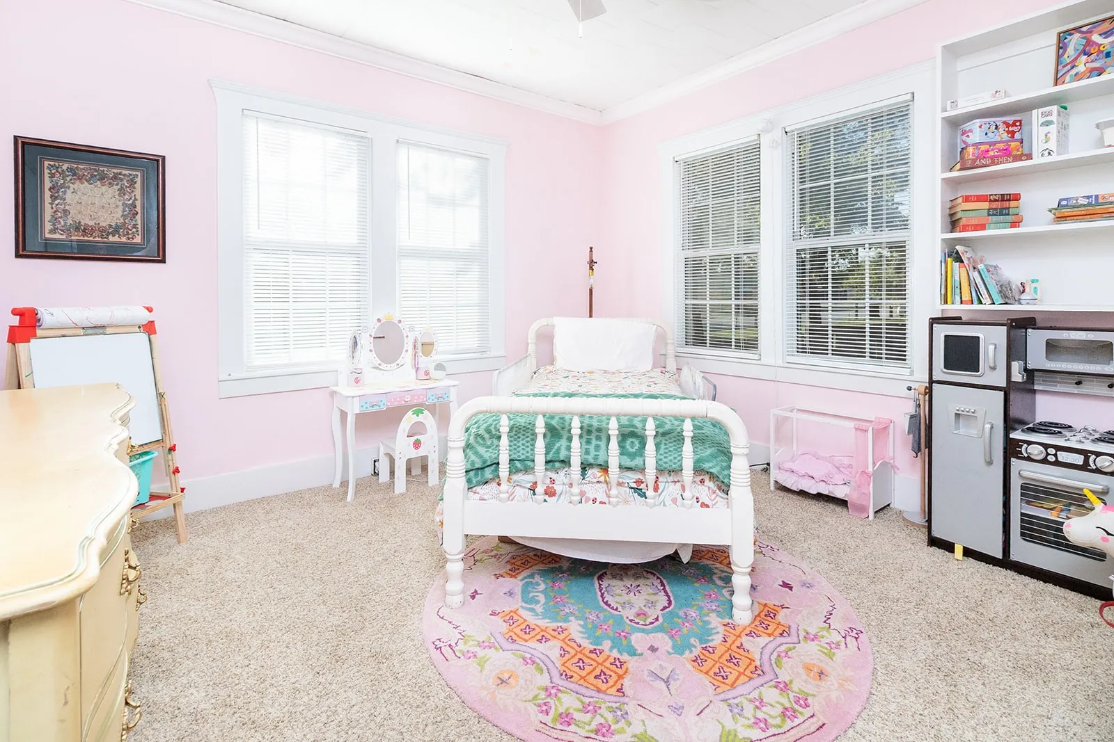 Single Family Residence For Sale in Mc Culloch County , 1800 S China Street, Brady, Texas 76825, 4 Bedroom, 3 Bathroom, 2 Garage spaces, 3,424 Sqft, built in 1950, mls#21407024, Real Estate Agent in Brady, Homes For Sale in Mc Culloch county, Homes For Sale in Brady, Realtor in Brady Texas, Real Estate Brokerage Independent Realty Texas, Luminita Cordes Realtor