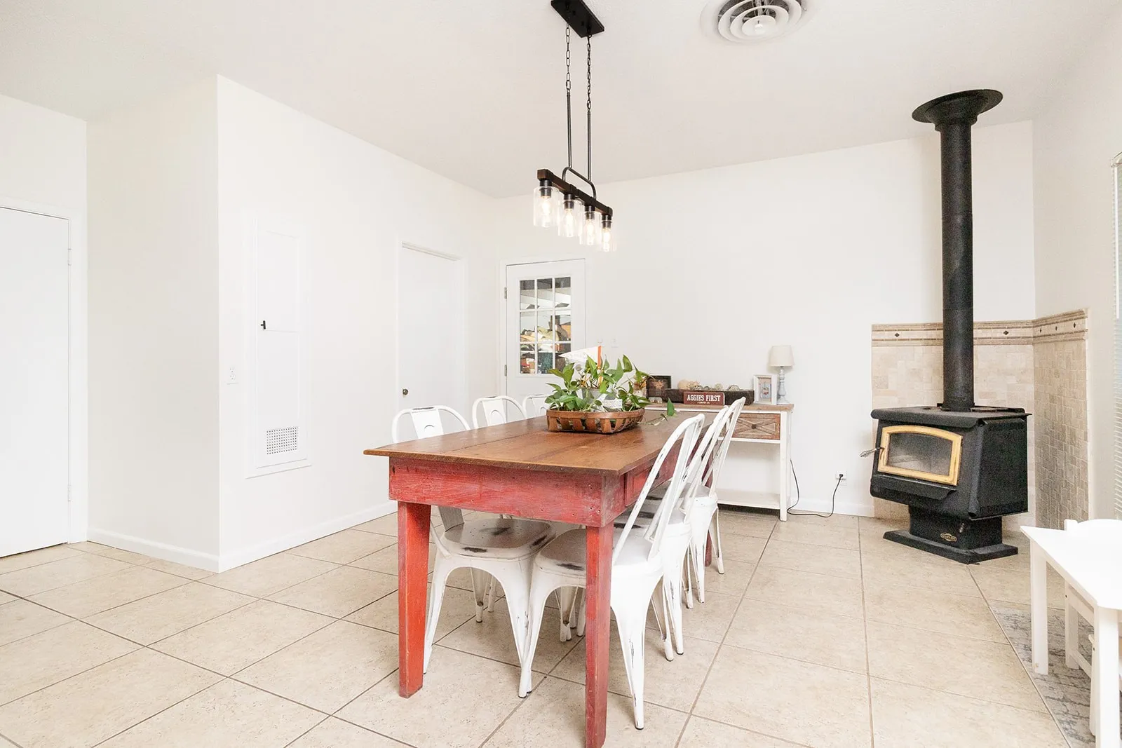 Single Family Residence For Sale in Mc Culloch County , 1800 S China Street, Brady, Texas 76825, 4 Bedroom, 3 Bathroom, 2 Garage spaces, 3,424 Sqft, built in 1950, mls#21407024, Real Estate Agent in Brady, Homes For Sale in Mc Culloch county, Homes For Sale in Brady, Realtor in Brady Texas, Real Estate Brokerage Independent Realty Texas, Luminita Cordes Realtor