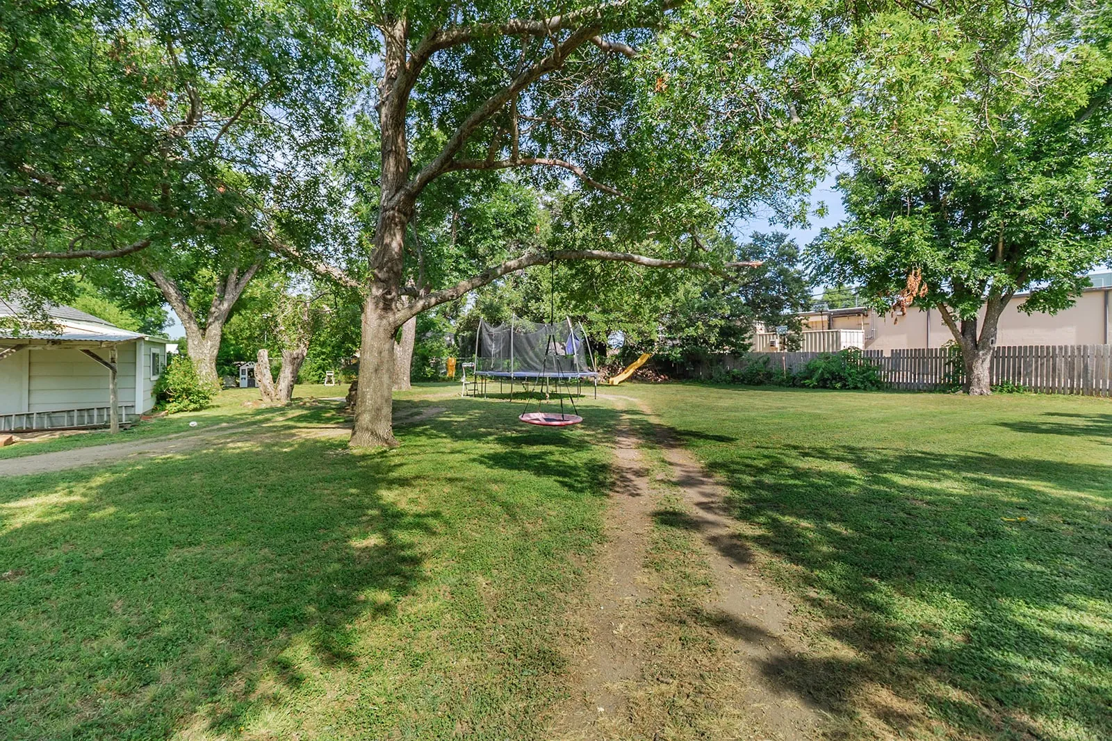 Single Family Residence For Sale in Mc Culloch County , 1800 S China Street, Brady, Texas 76825, 4 Bedroom, 3 Bathroom, 2 Garage spaces, 3,424 Sqft, built in 1950, mls#21407024, Real Estate Agent in Brady, Homes For Sale in Mc Culloch county, Homes For Sale in Brady, Realtor in Brady Texas, Real Estate Brokerage Independent Realty Texas, Luminita Cordes Realtor