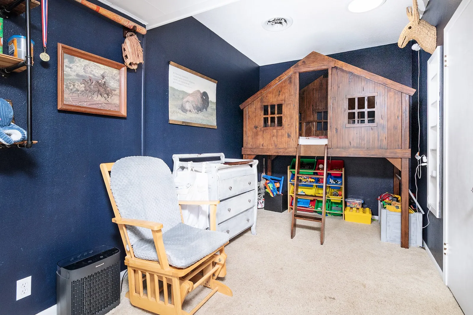 Single Family Residence For Sale in Mc Culloch County , 1800 S China Street, Brady, Texas 76825, 4 Bedroom, 3 Bathroom, 2 Garage spaces, 3,424 Sqft, built in 1950, mls#21407024, Real Estate Agent in Brady, Homes For Sale in Mc Culloch county, Homes For Sale in Brady, Realtor in Brady Texas, Real Estate Brokerage Independent Realty Texas, Luminita Cordes Realtor